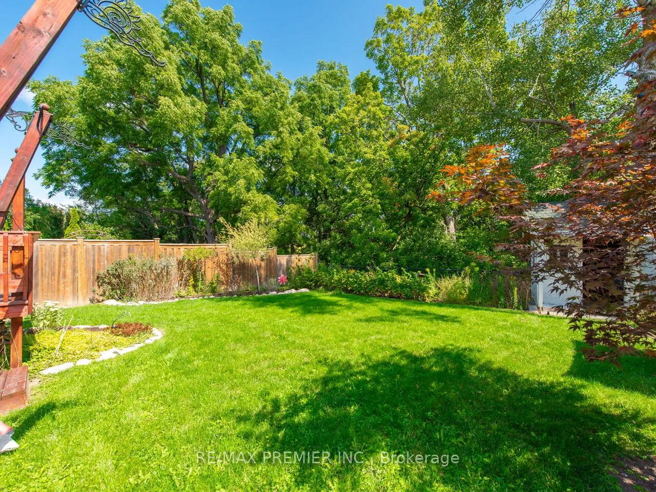 Photo 45 of 37 Belmont Crescent, Vaughan, Maple — HOMEH