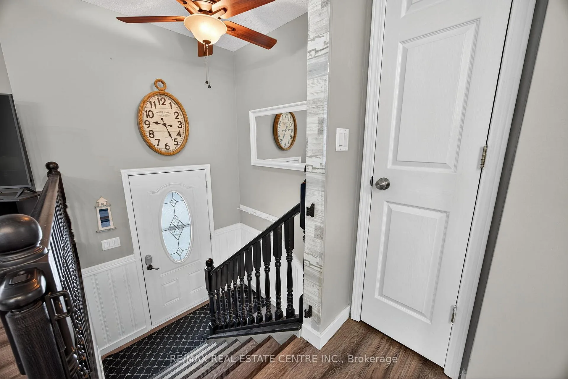 Photo 5 of 62 Riverdale Drive, Wasaga Beach — HOMEH