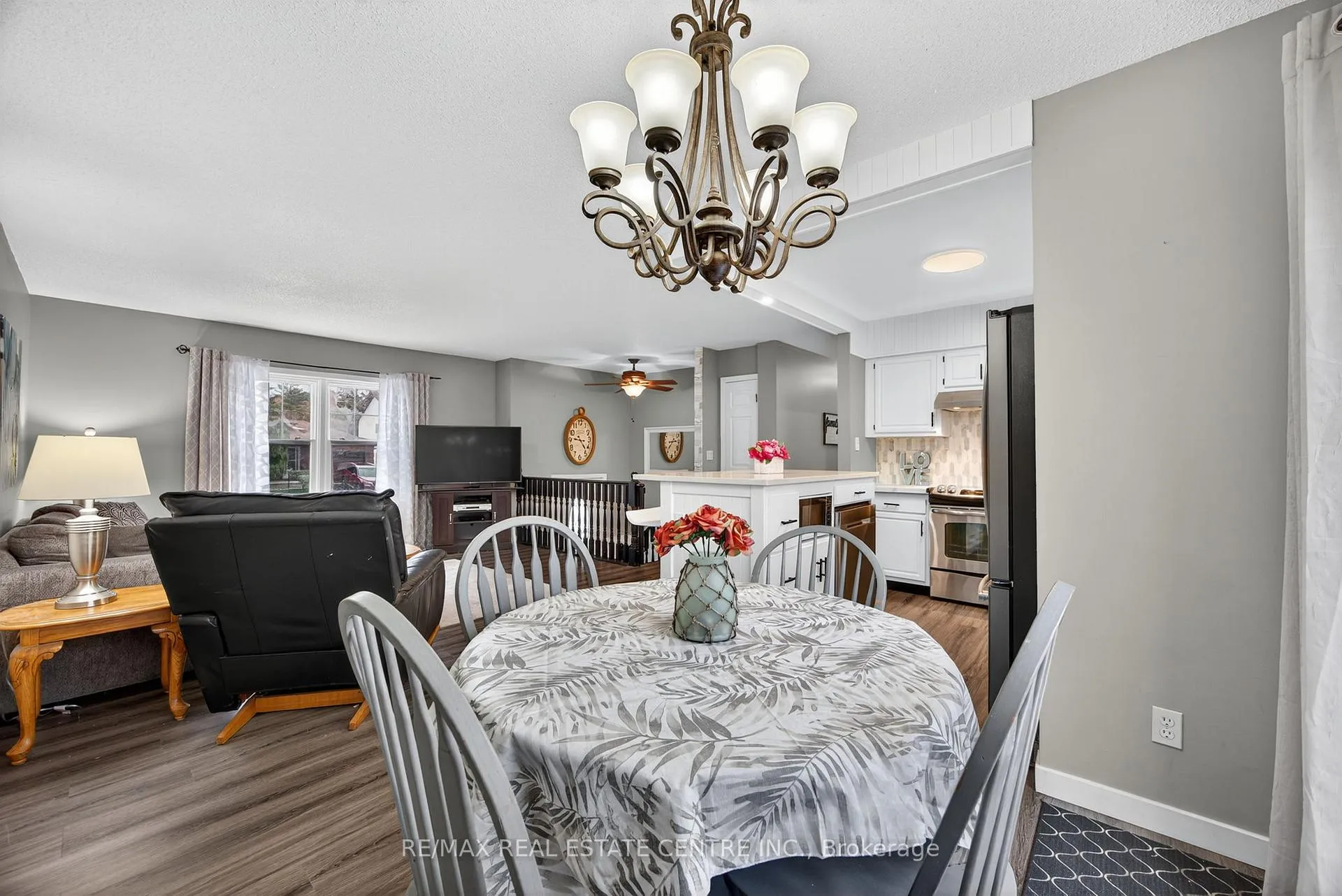 Photo 8 of 62 Riverdale Drive, Wasaga Beach — HOMEH