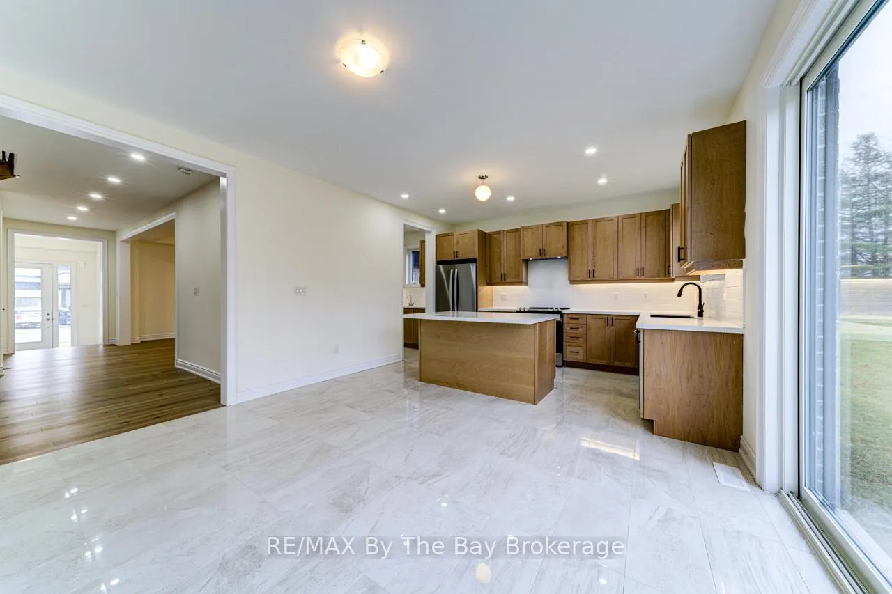 Photo 13 of 164 Rosanne Circle, Wasaga Beach — HOMEH