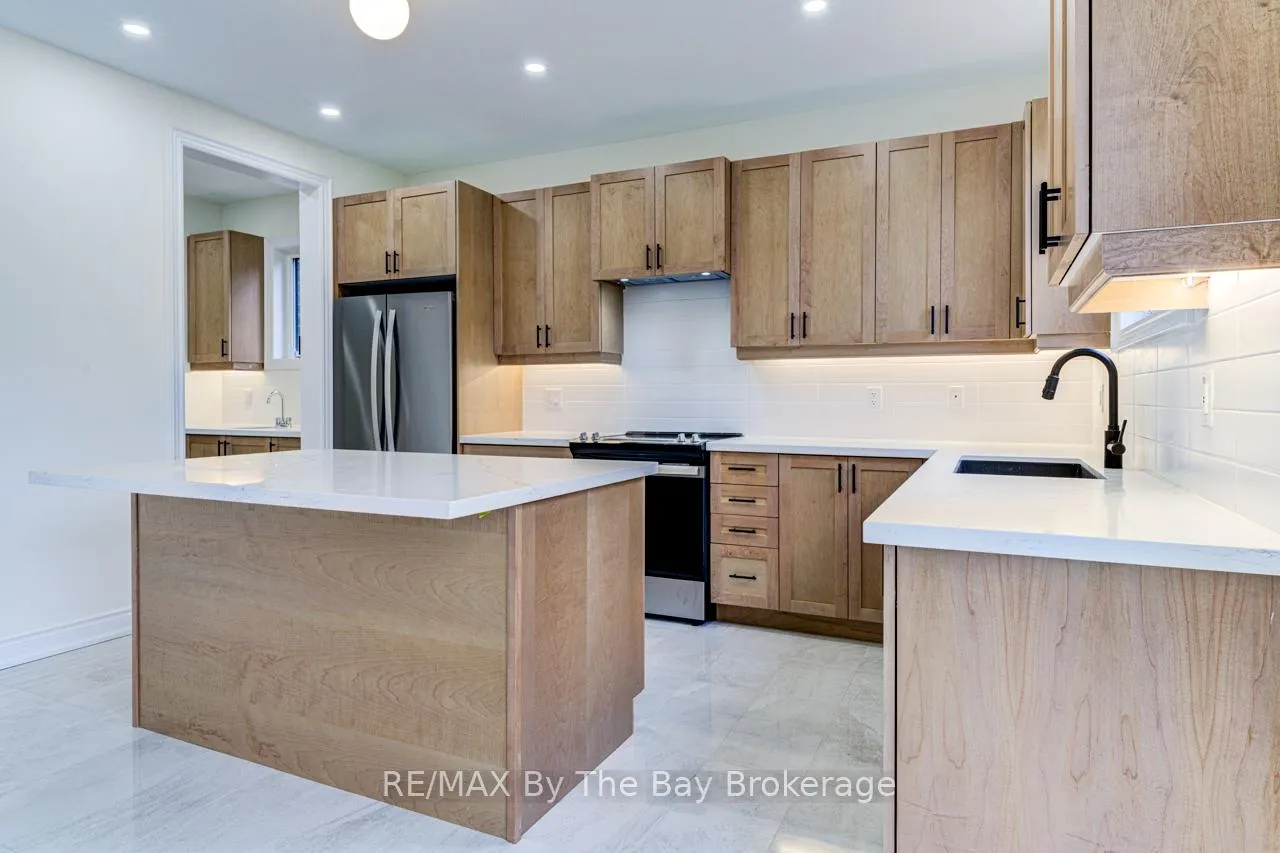 Photo 14 of 164 Rosanne Circle, Wasaga Beach — HOMEH