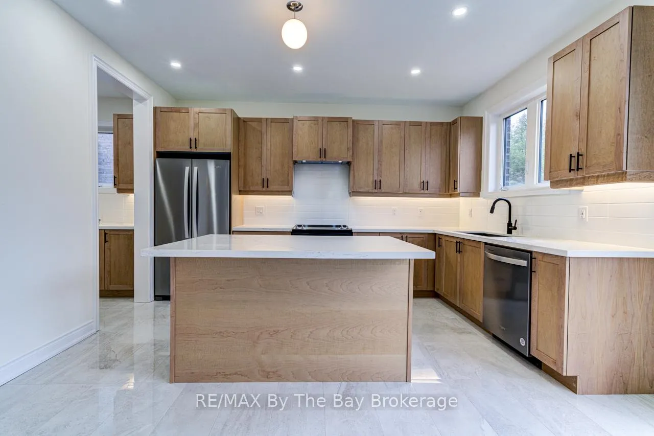 Photo 15 of 164 Rosanne Circle, Wasaga Beach — HOMEH