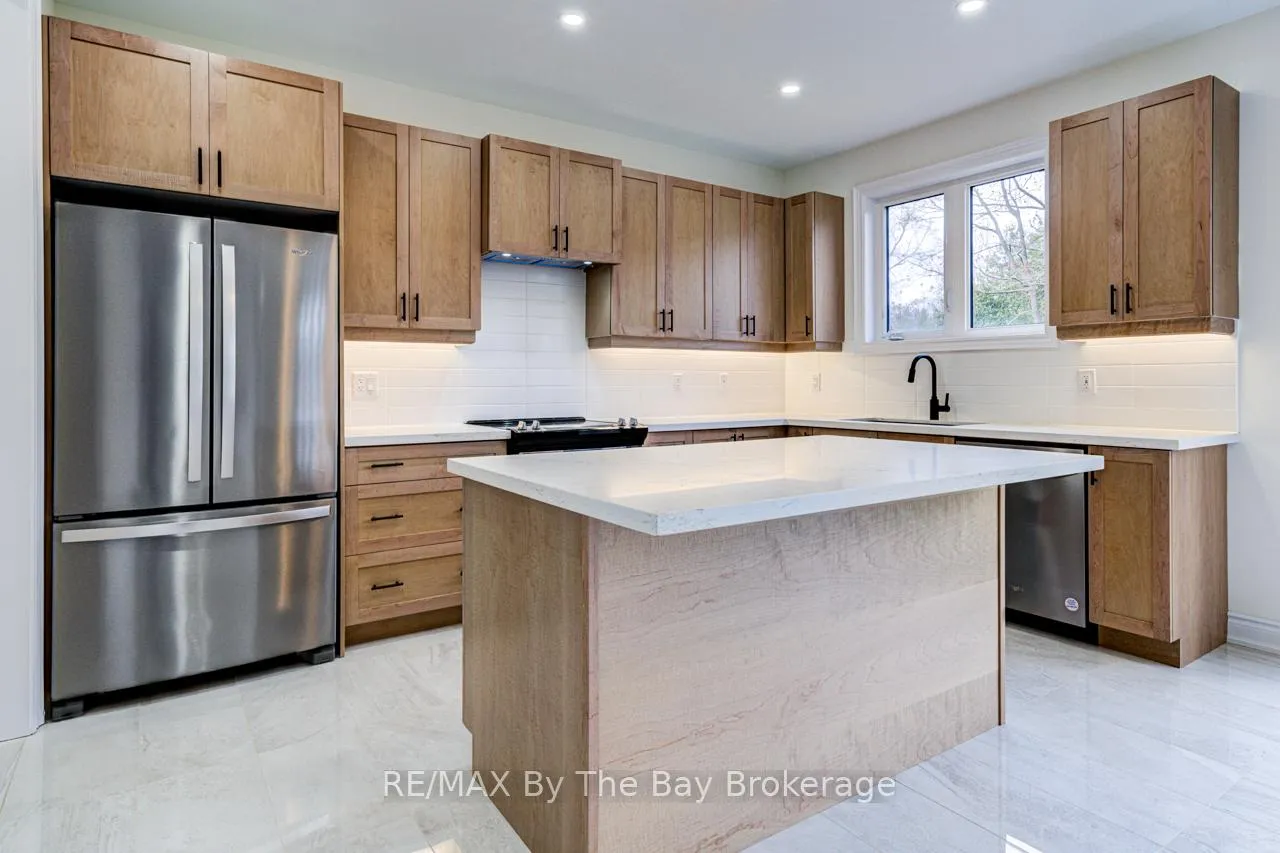 Photo 16 of 164 Rosanne Circle, Wasaga Beach — HOMEH