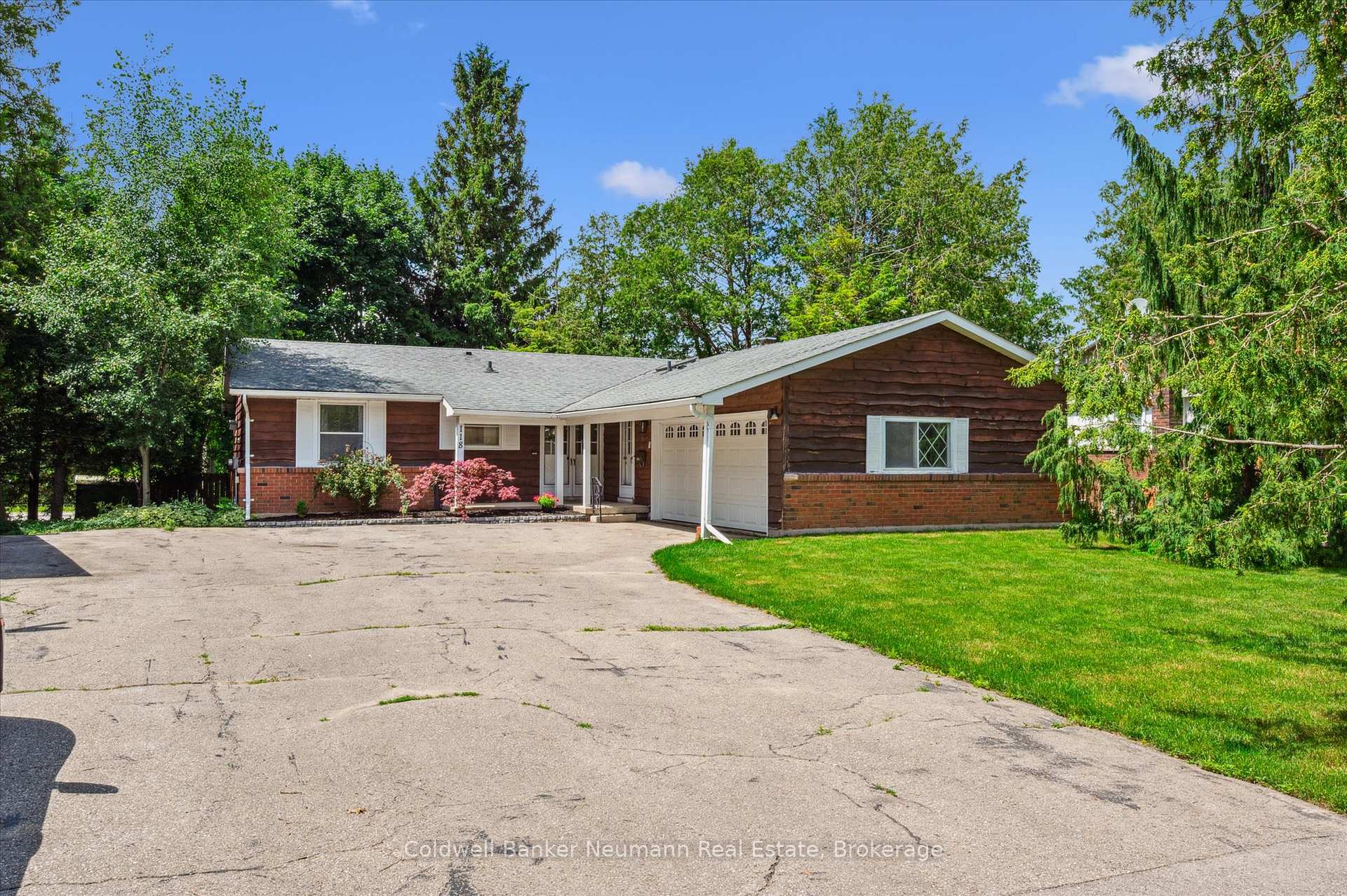 Photo 2 of 118 Moccasin Drive, Waterloo, Lakeshore Village — HOMEH