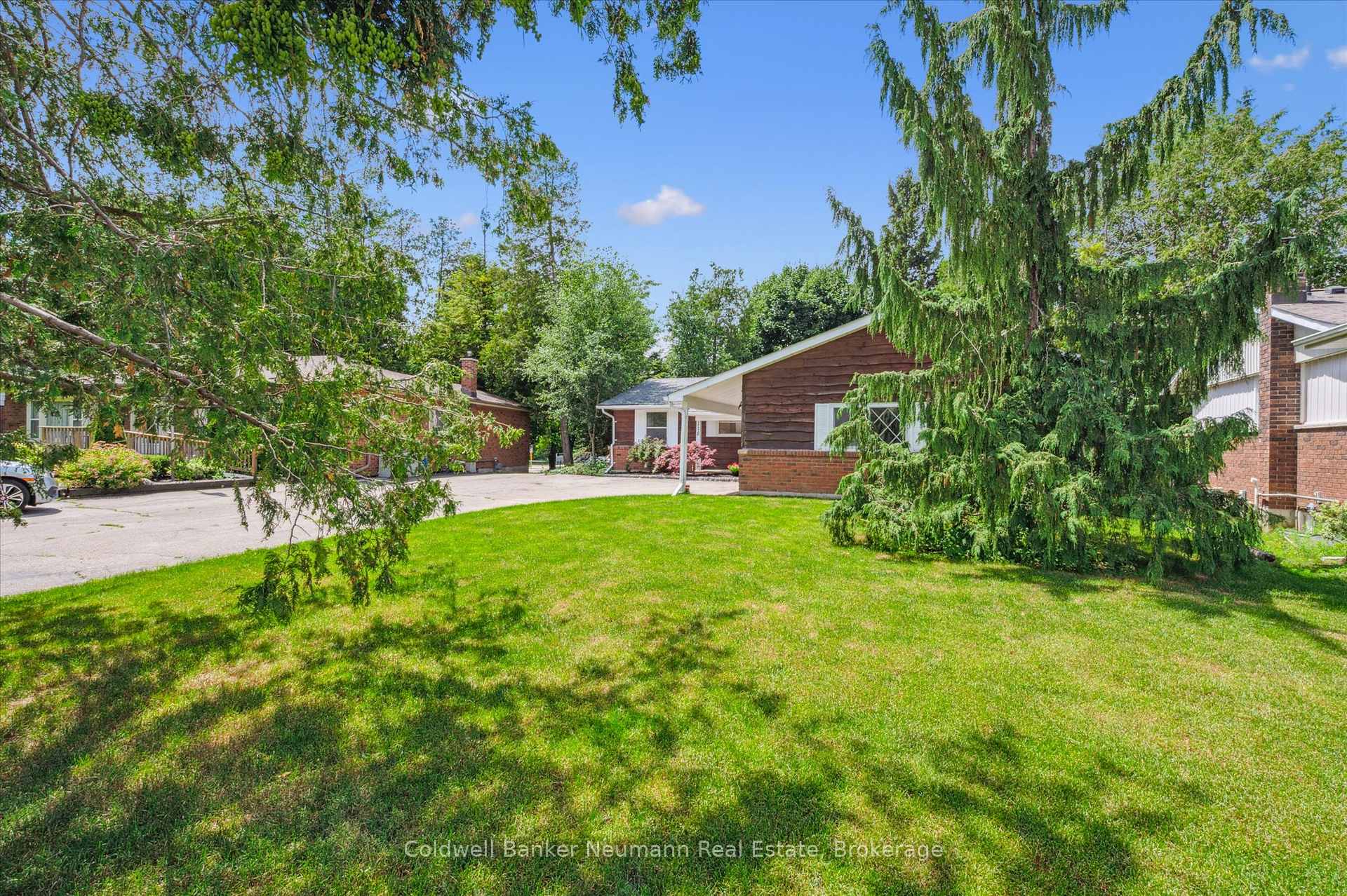Photo 3 of 118 Moccasin Drive, Waterloo, Lakeshore Village — HOMEH