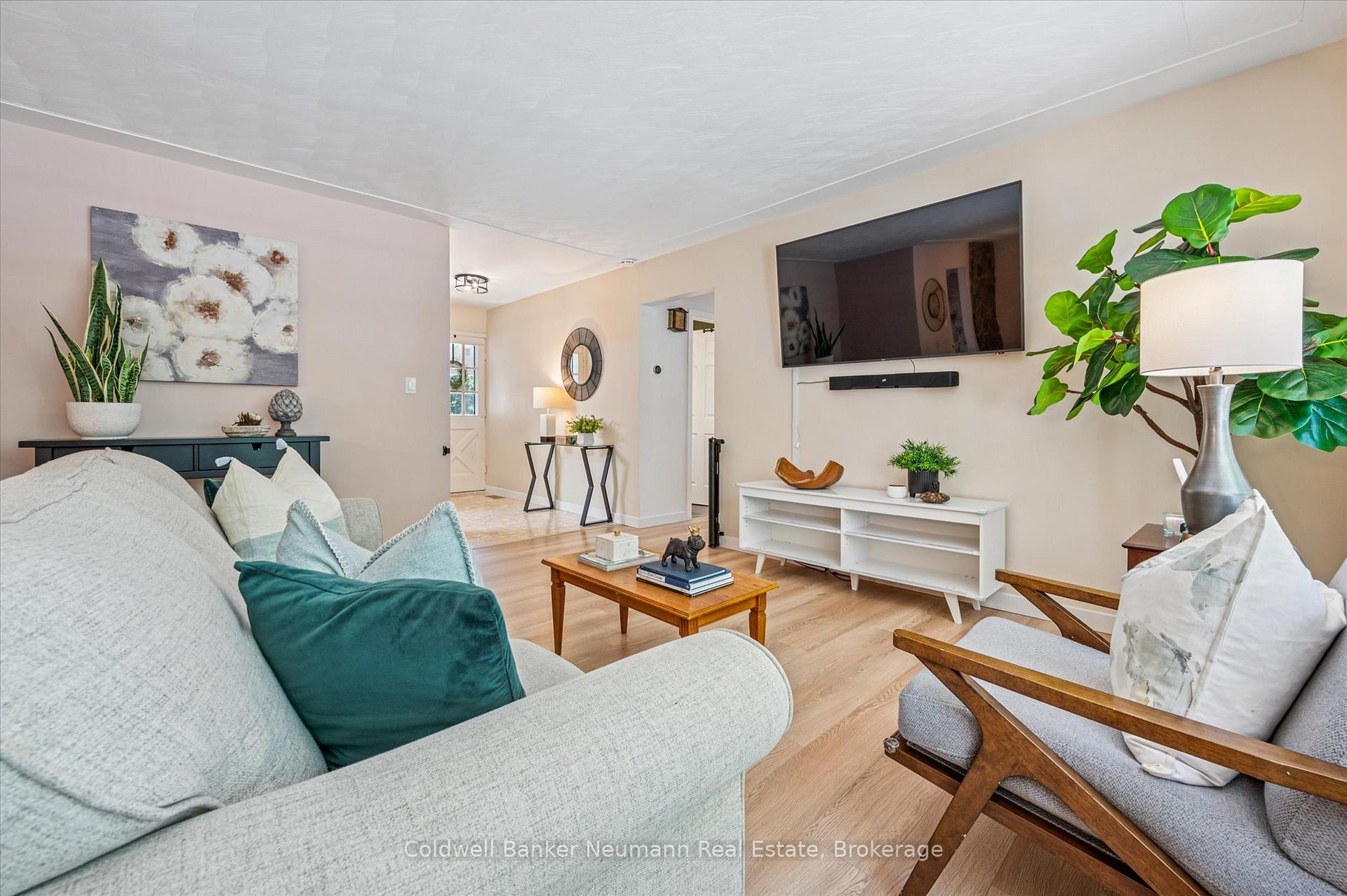 Photo 7 of 118 Moccasin Drive, Waterloo, Lakeshore Village — HOMEH