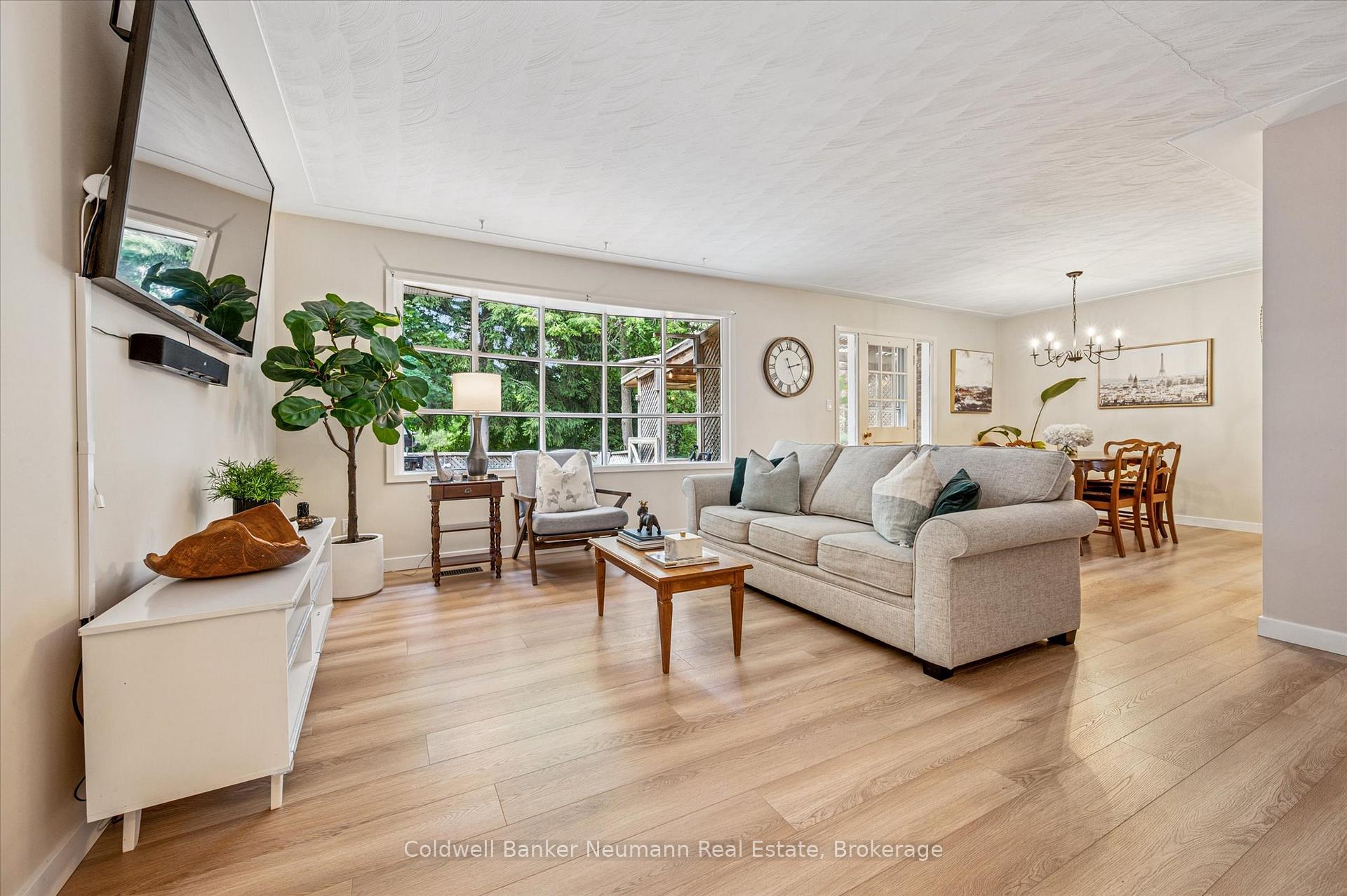 Photo 8 of 118 Moccasin Drive, Waterloo, Lakeshore Village — HOMEH