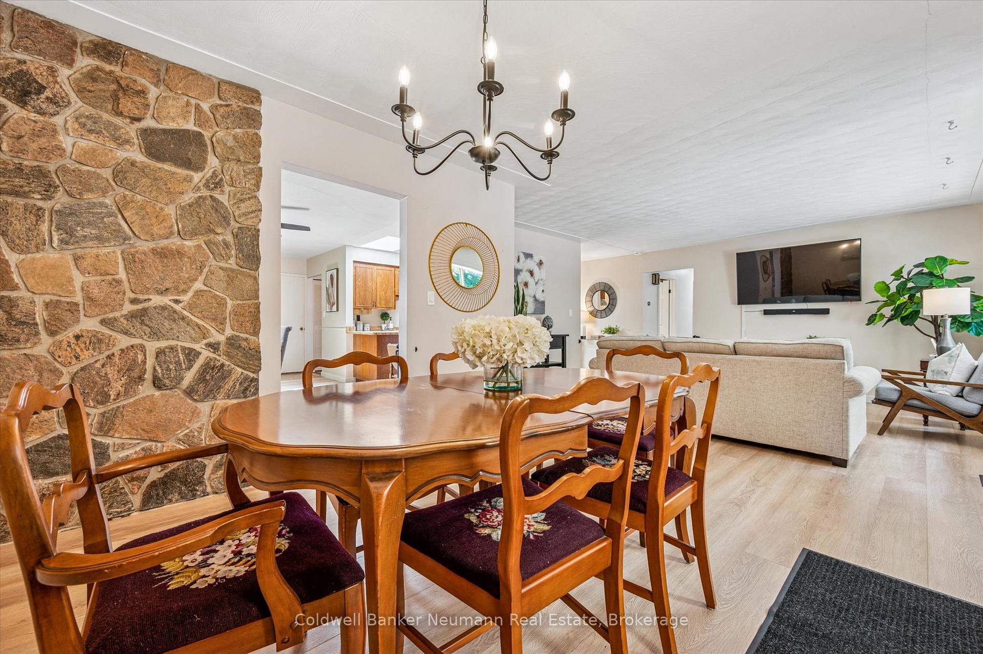 Photo 10 of 118 Moccasin Drive, Waterloo, Lakeshore Village — HOMEH