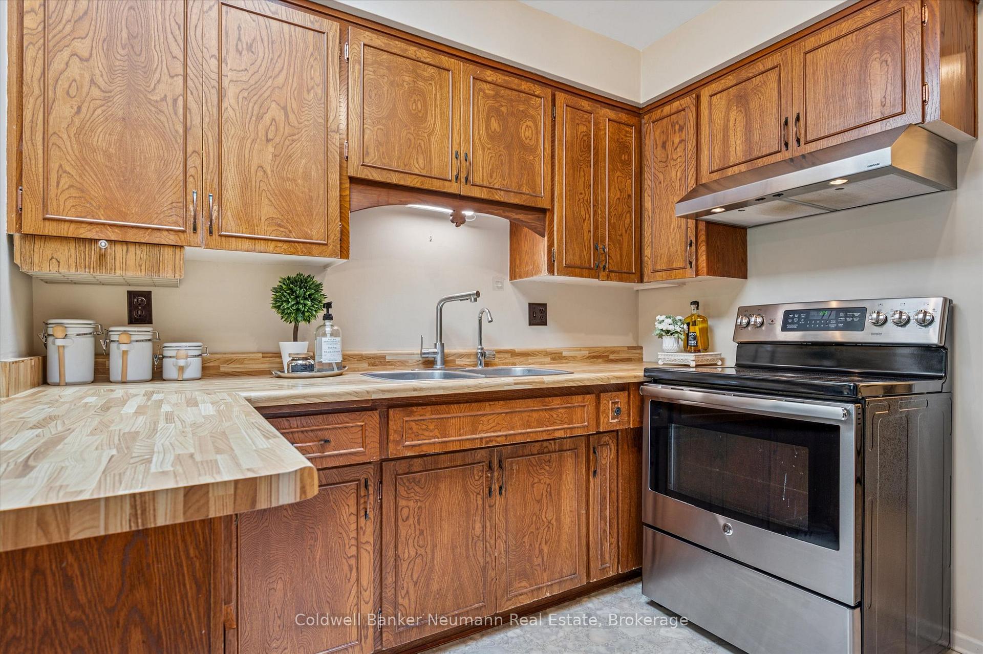 Photo 14 of 118 Moccasin Drive, Waterloo, Lakeshore Village — HOMEH
