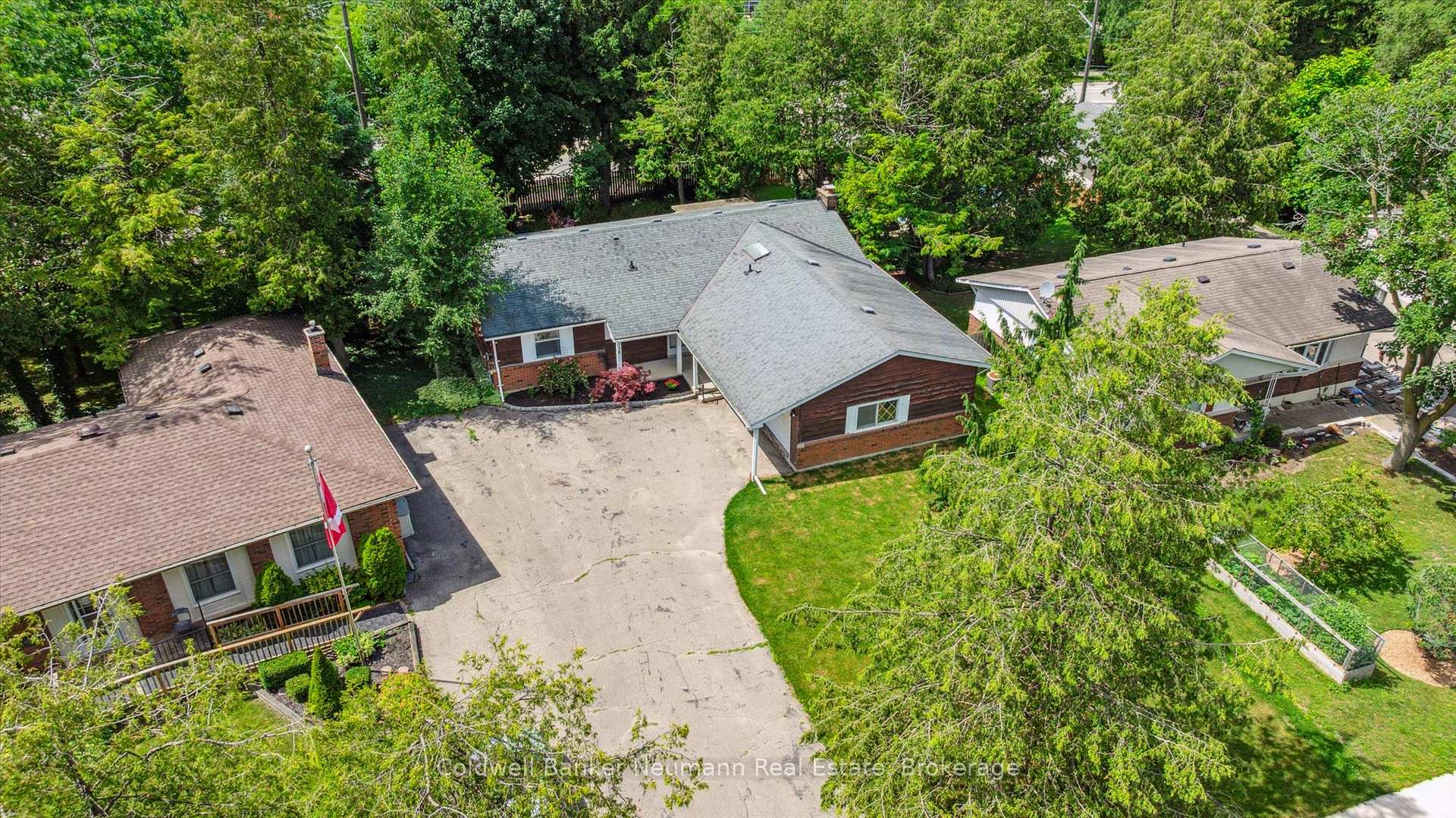 Photo 40 of 118 Moccasin Drive, Waterloo, Lakeshore Village — HOMEH