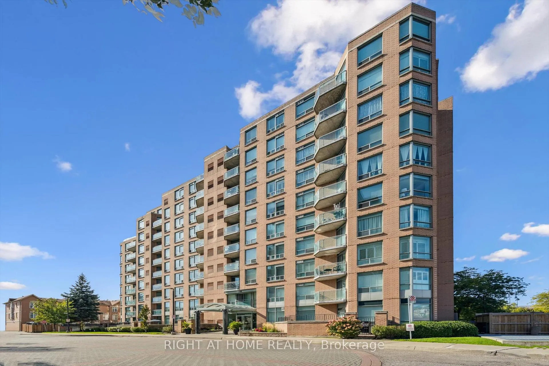 Front of Unit 304, 190 Manitoba Street