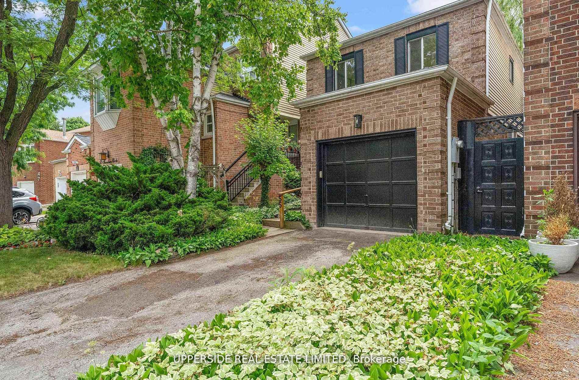 Photo 3 of 55 Thornbury Circle, Vaughan, Crestwood-Springfarm-Yorkhill — HOMEH