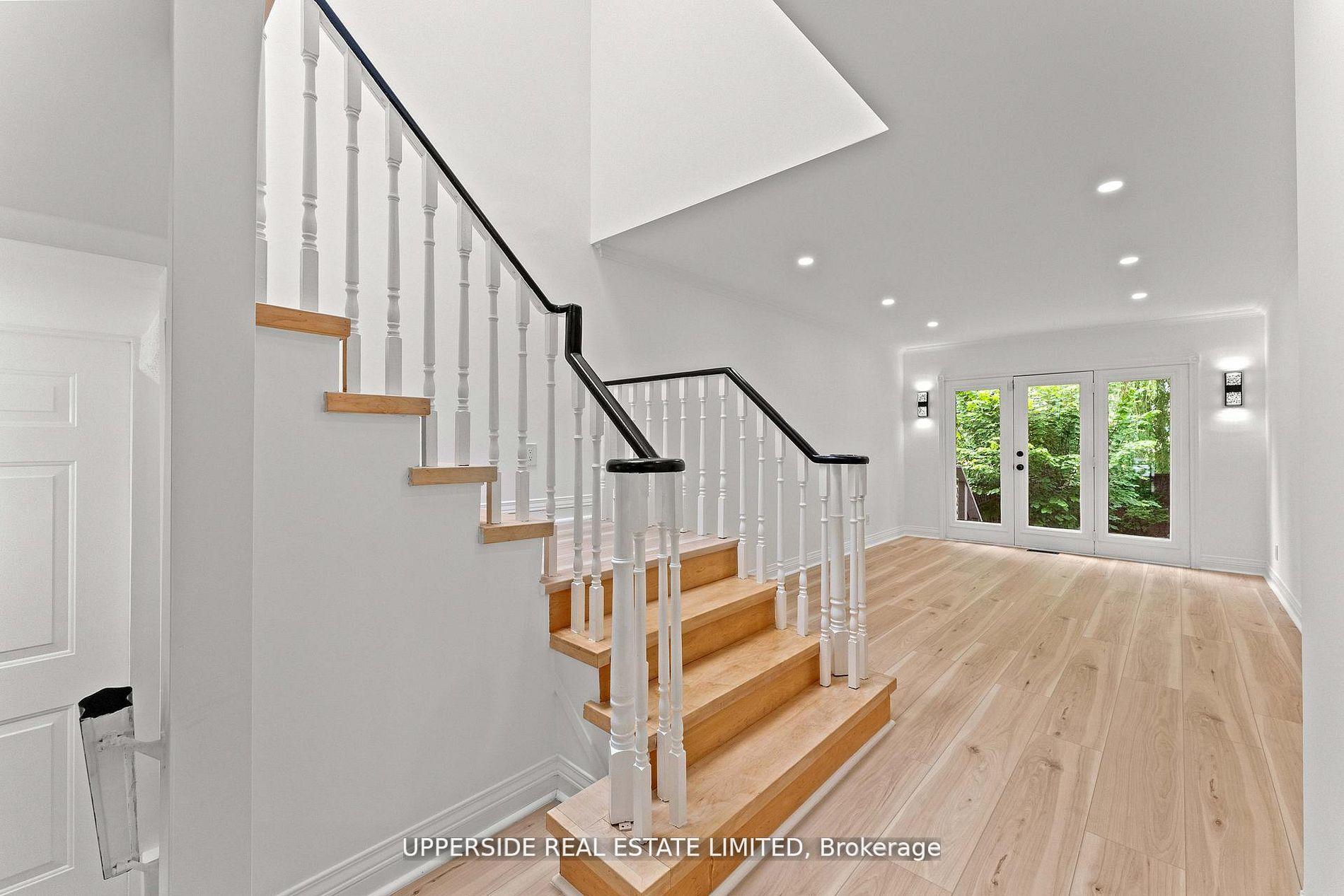Photo 6 of 55 Thornbury Circle, Vaughan, Crestwood-Springfarm-Yorkhill — HOMEH
