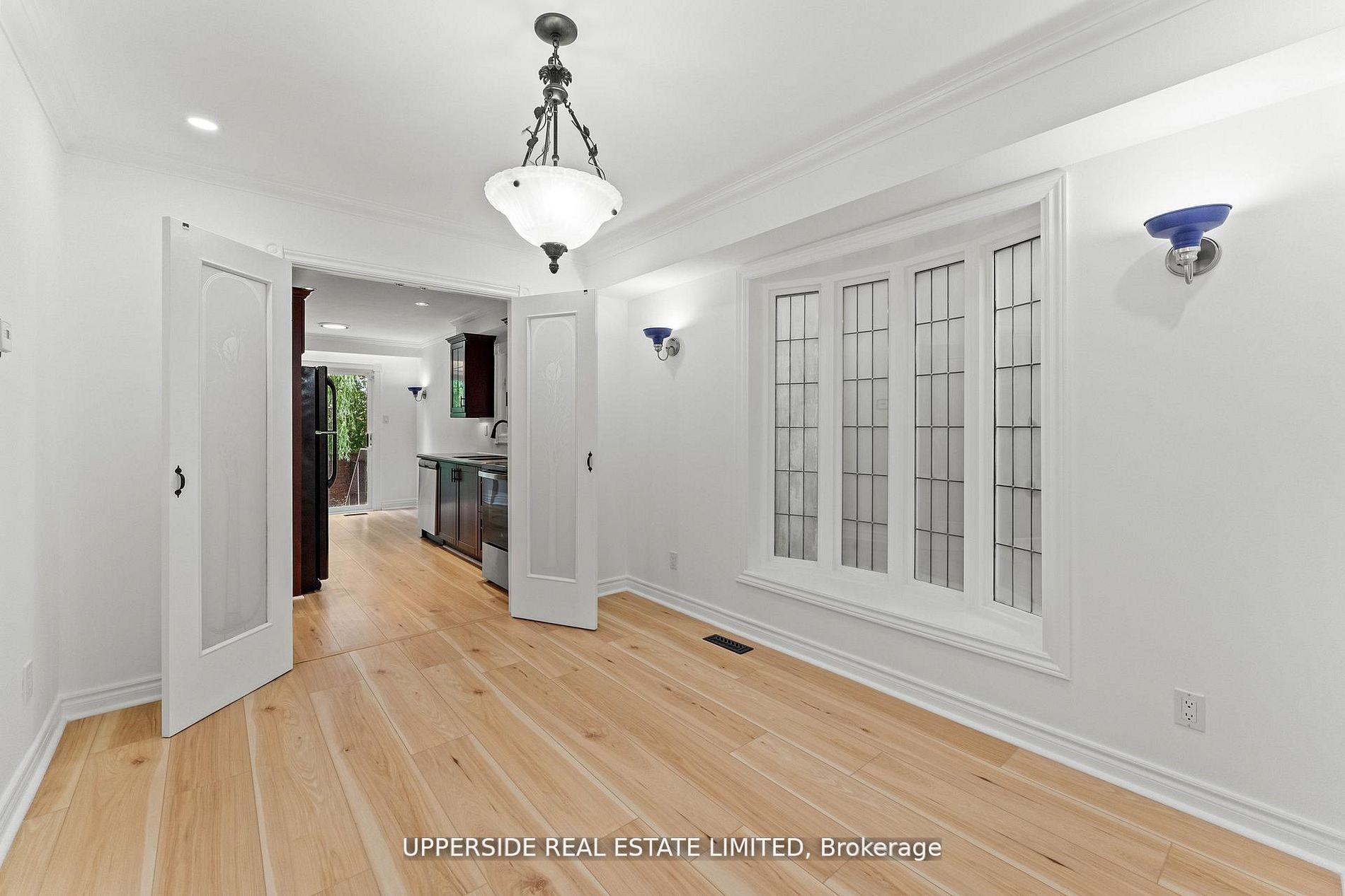 Photo 9 of 55 Thornbury Circle, Vaughan, Crestwood-Springfarm-Yorkhill — HOMEH