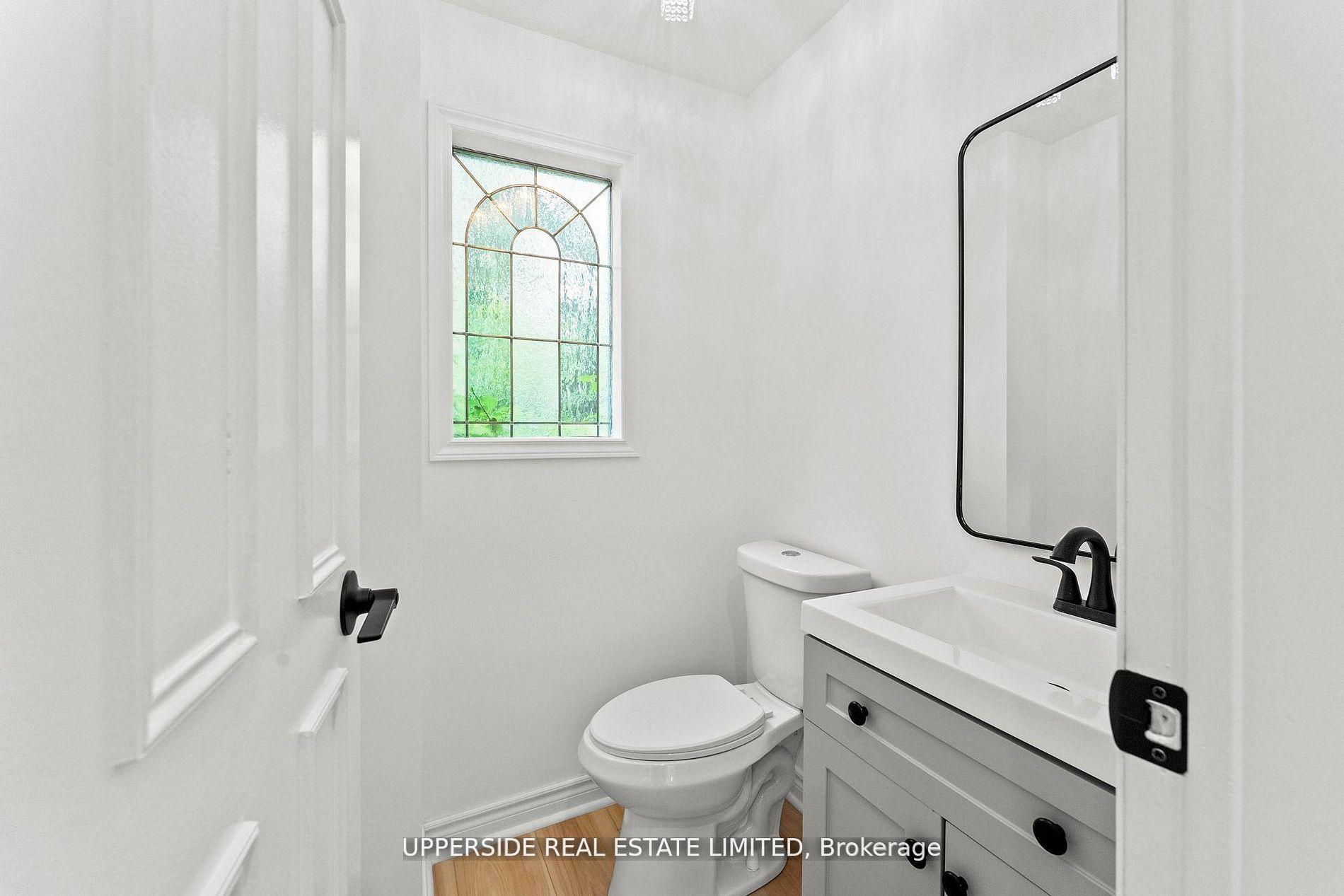 Photo 11 of 55 Thornbury Circle, Vaughan, Crestwood-Springfarm-Yorkhill — HOMEH