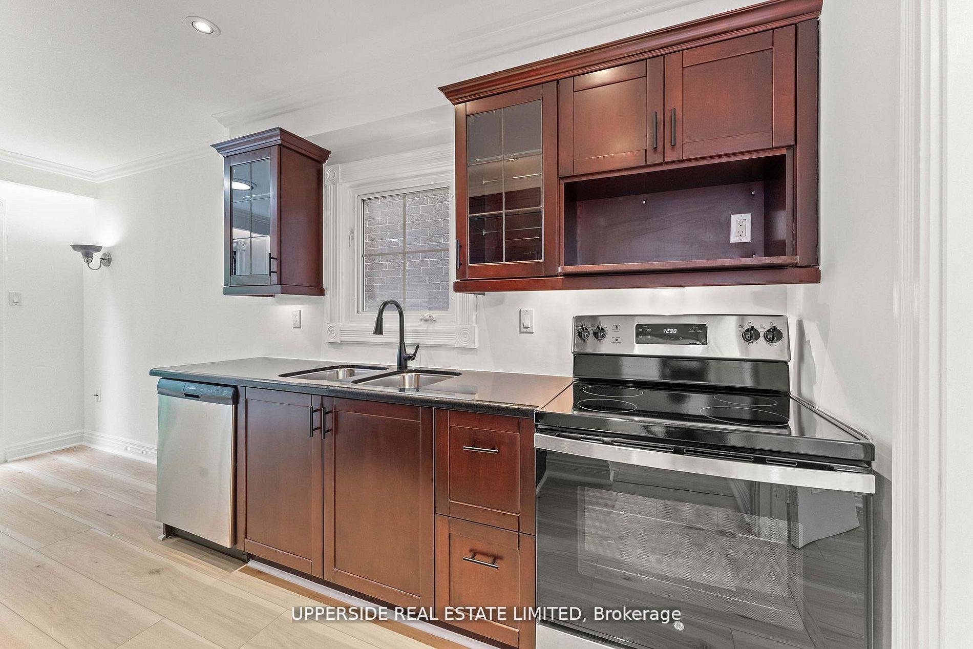 Photo 12 of 55 Thornbury Circle, Vaughan, Crestwood-Springfarm-Yorkhill — HOMEH