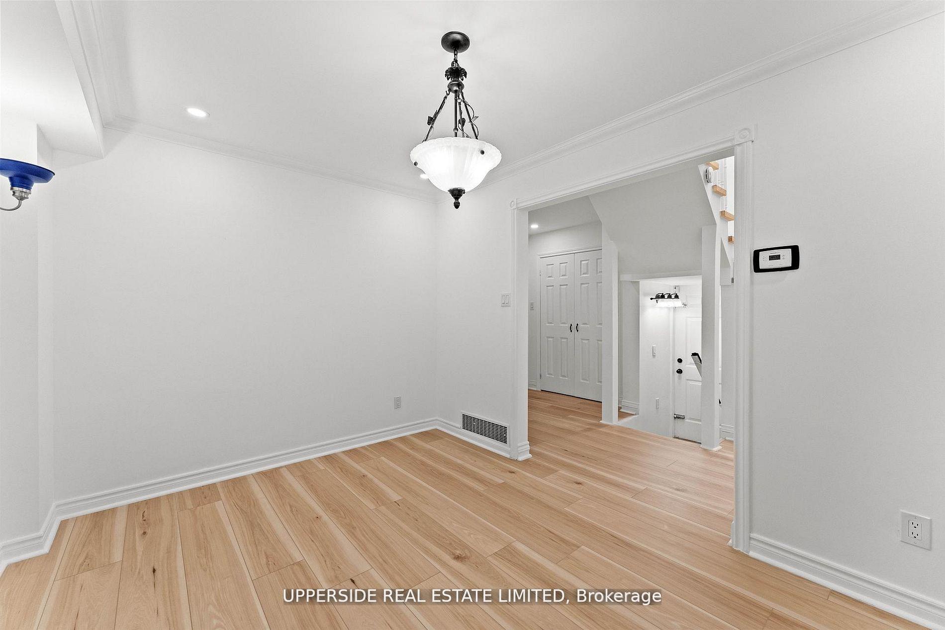 Photo 14 of 55 Thornbury Circle, Vaughan, Crestwood-Springfarm-Yorkhill — HOMEH
