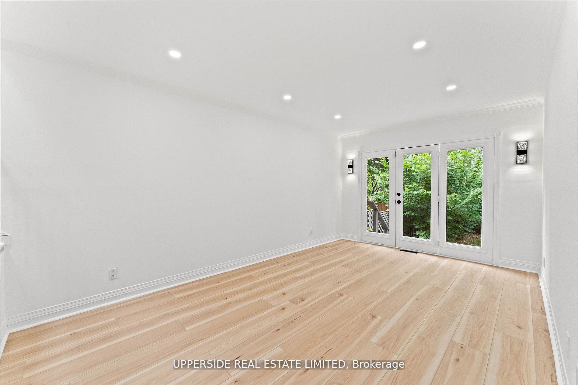 Photo 15 of 55 Thornbury Circle, Vaughan, Crestwood-Springfarm-Yorkhill — HOMEH