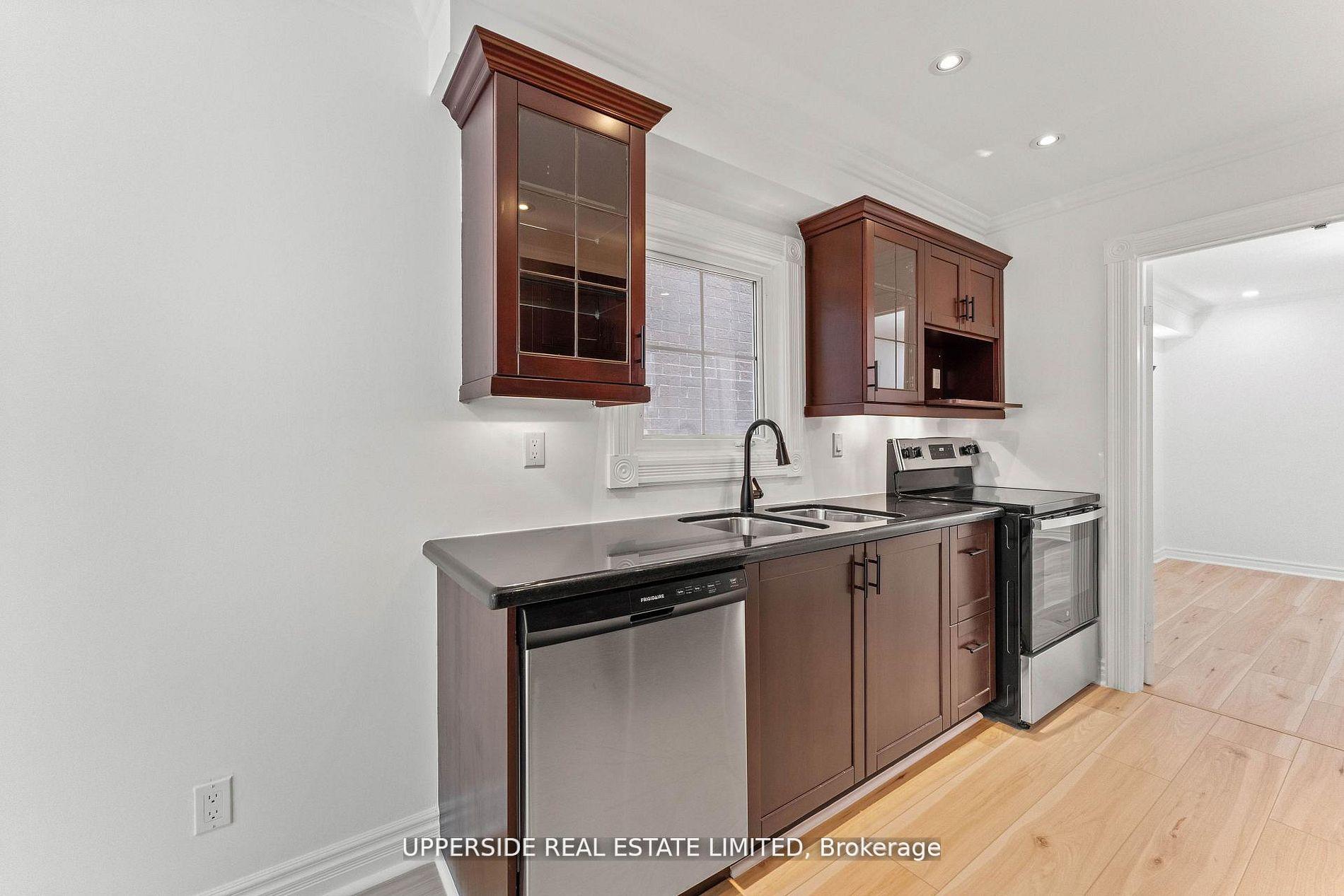 Photo 17 of 55 Thornbury Circle, Vaughan, Crestwood-Springfarm-Yorkhill — HOMEH