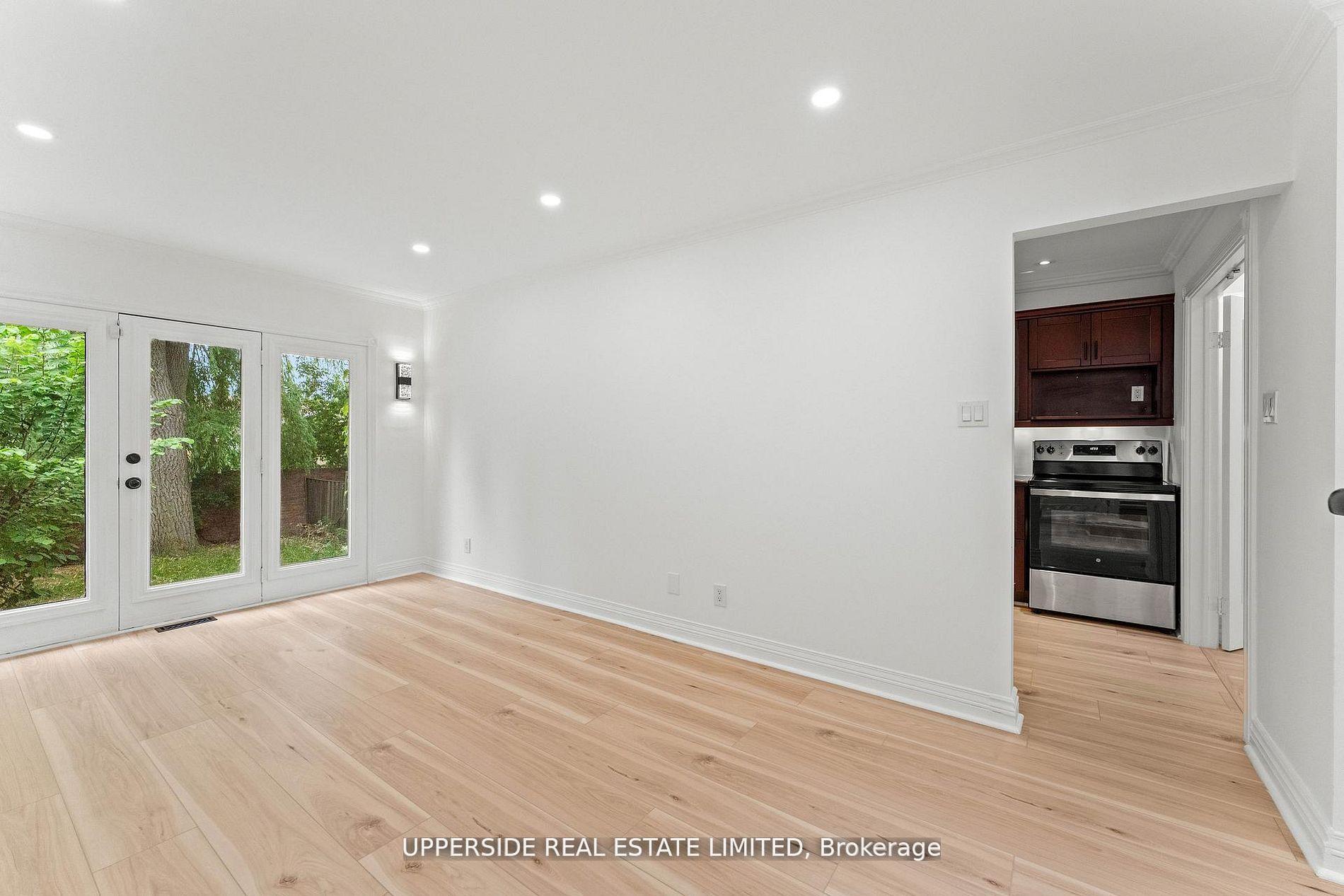 Photo 18 of 55 Thornbury Circle, Vaughan, Crestwood-Springfarm-Yorkhill — HOMEH