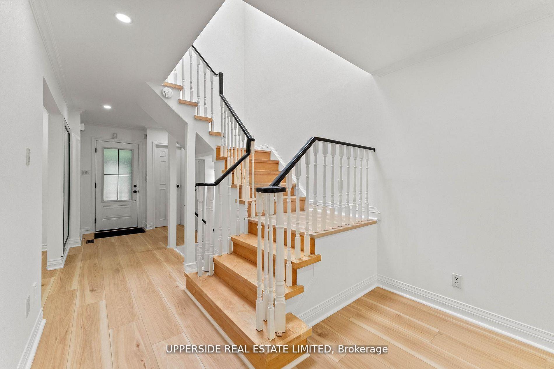 Photo 19 of 55 Thornbury Circle, Vaughan, Crestwood-Springfarm-Yorkhill — HOMEH