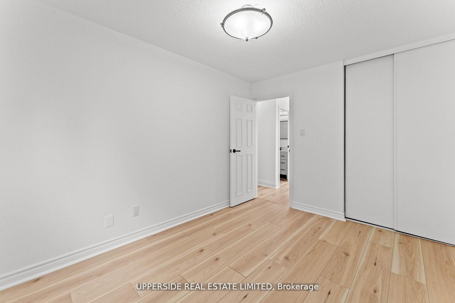 Photo 21 of 55 Thornbury Circle, Vaughan, Crestwood-Springfarm-Yorkhill — HOMEH