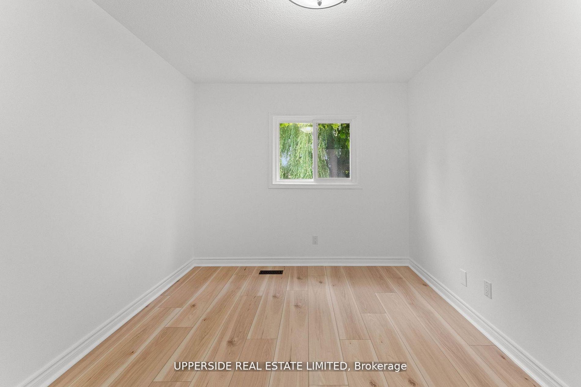 Photo 22 of 55 Thornbury Circle, Vaughan, Crestwood-Springfarm-Yorkhill — HOMEH