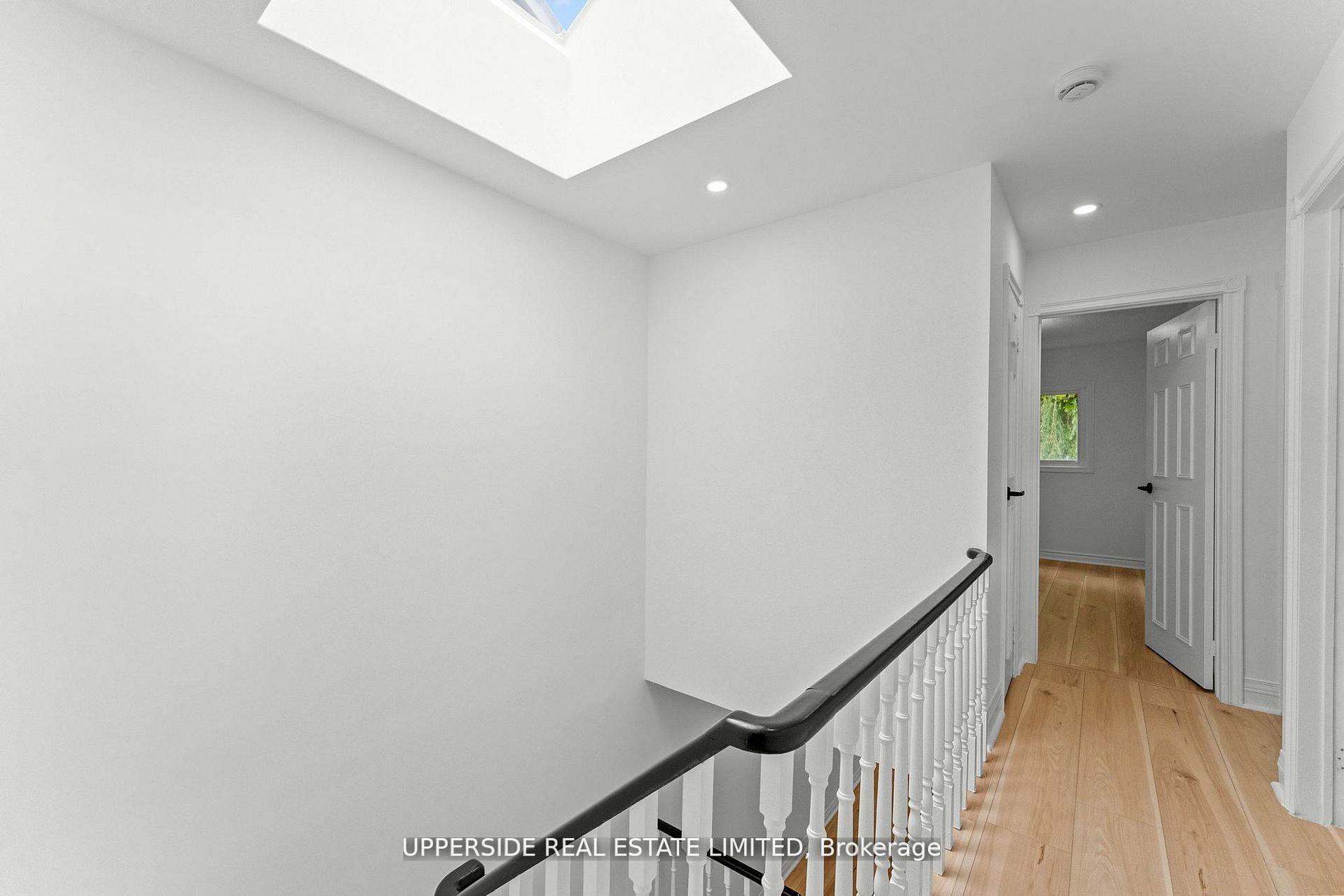 Photo 23 of 55 Thornbury Circle, Vaughan, Crestwood-Springfarm-Yorkhill — HOMEH