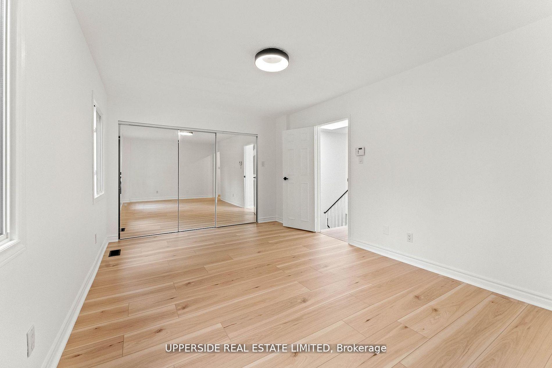 Photo 25 of 55 Thornbury Circle, Vaughan, Crestwood-Springfarm-Yorkhill — HOMEH