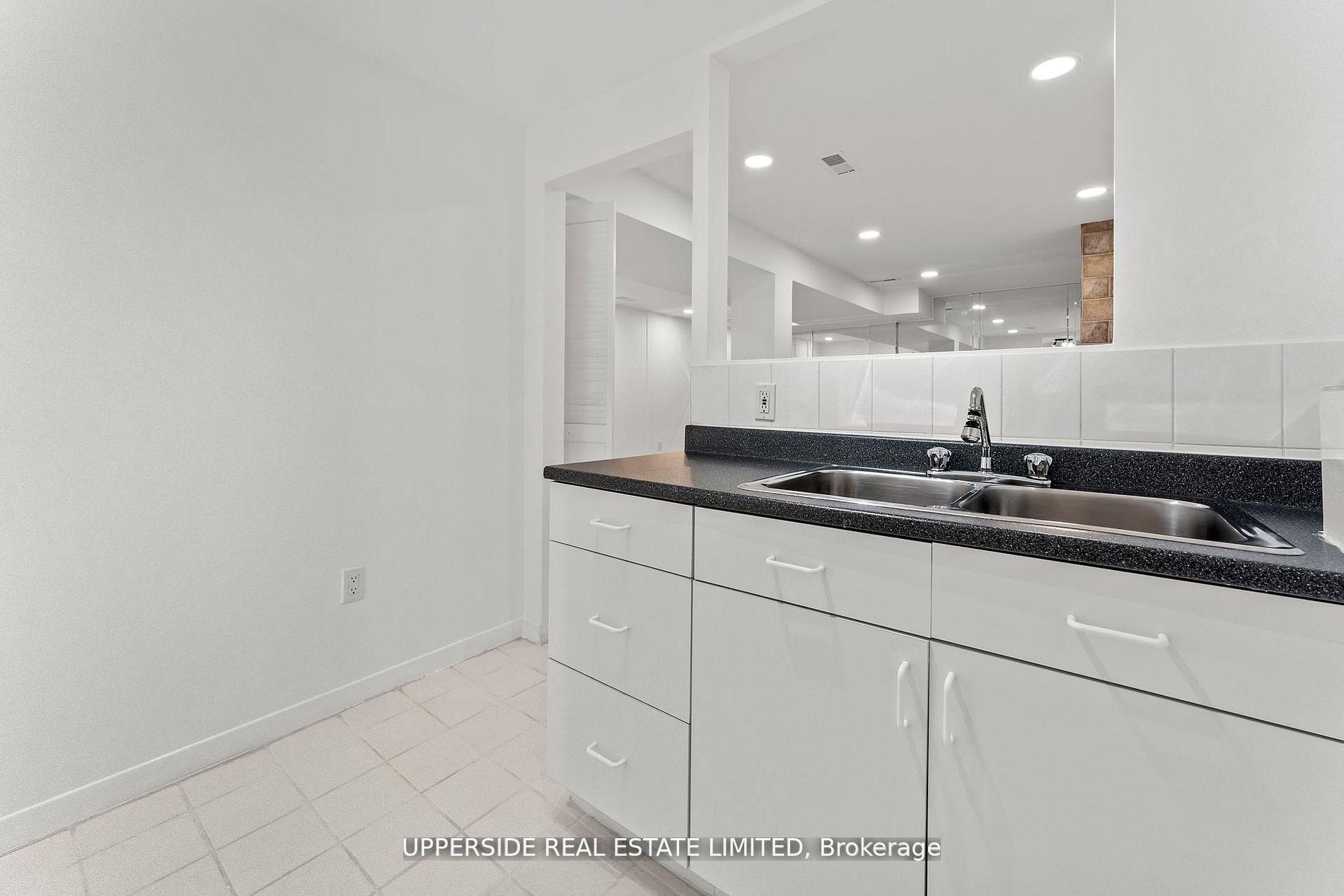 Photo 32 of 55 Thornbury Circle, Vaughan, Crestwood-Springfarm-Yorkhill — HOMEH