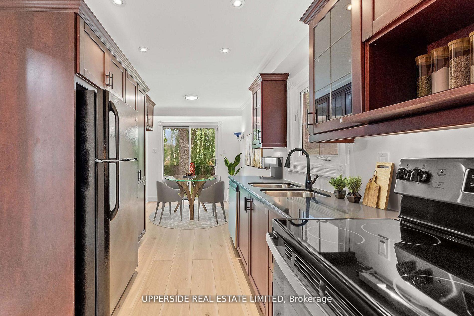 Photo 35 of 55 Thornbury Circle, Vaughan, Crestwood-Springfarm-Yorkhill — HOMEH
