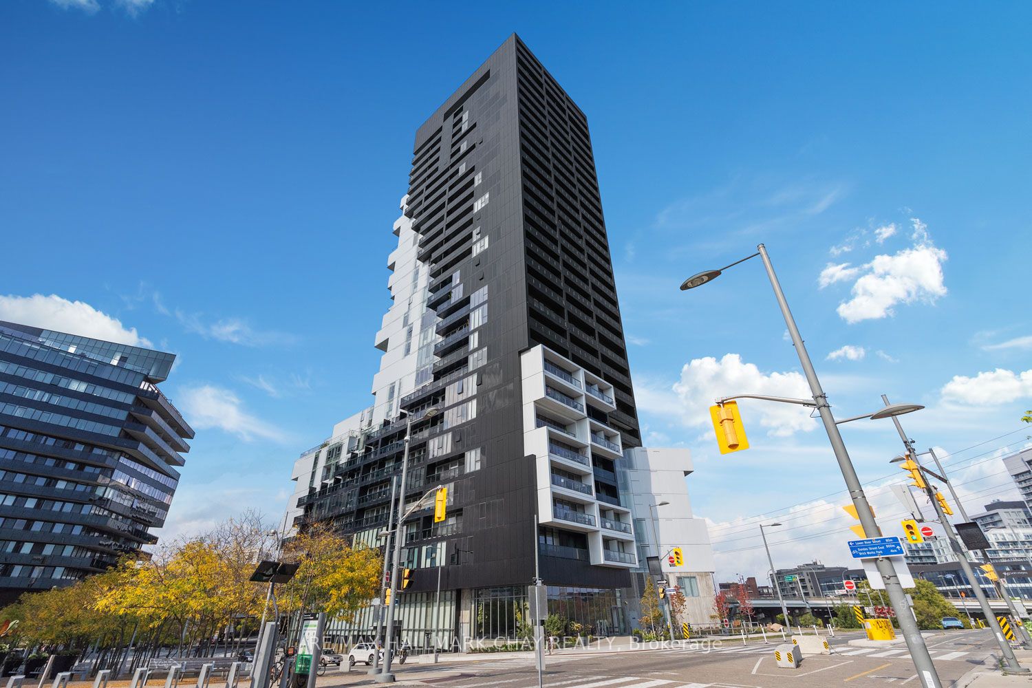 Front of Unit 711, 170 Bayview Avenue