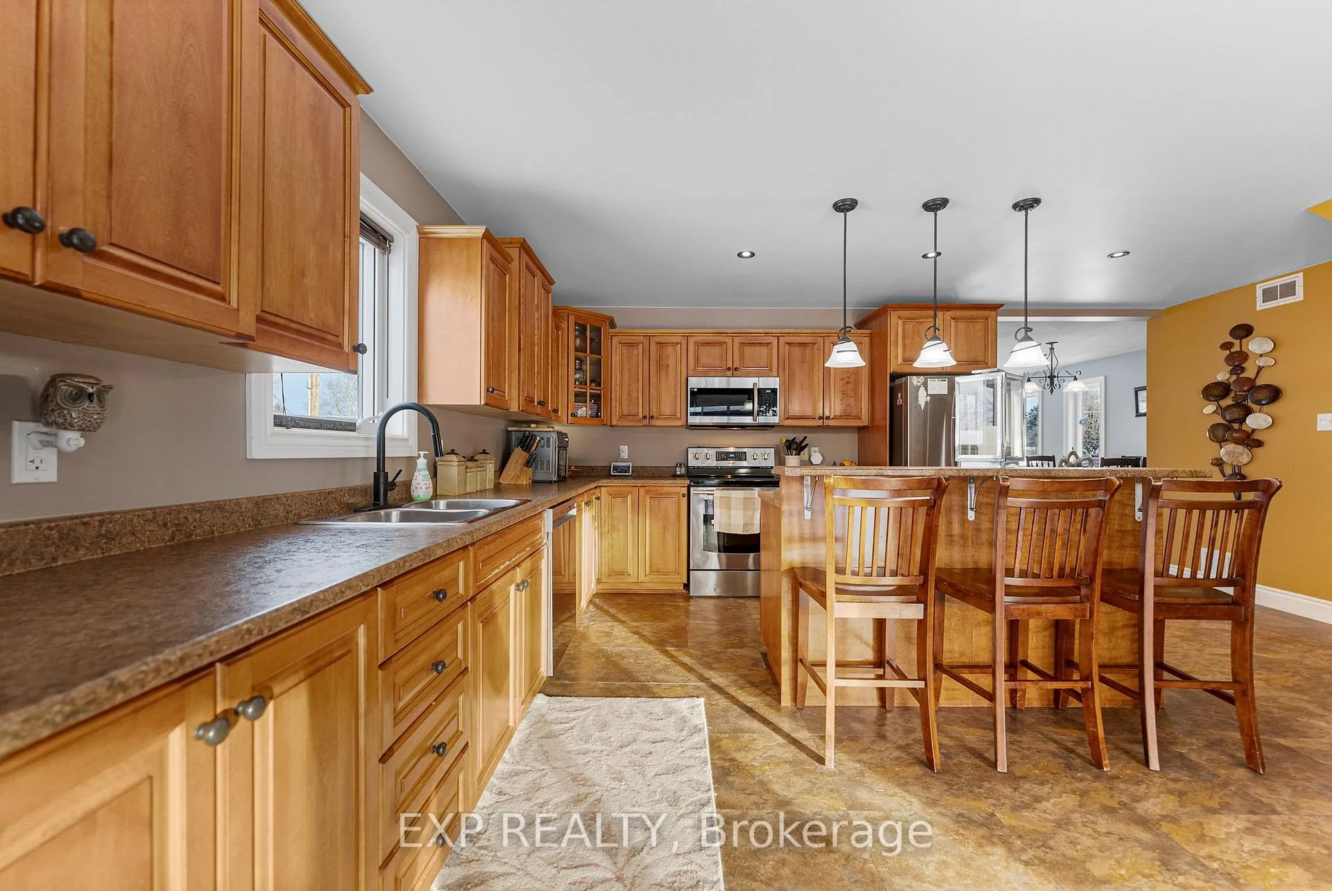 Photo 11 of 395 Lisgar Avenue, Renfrew — HOMEH