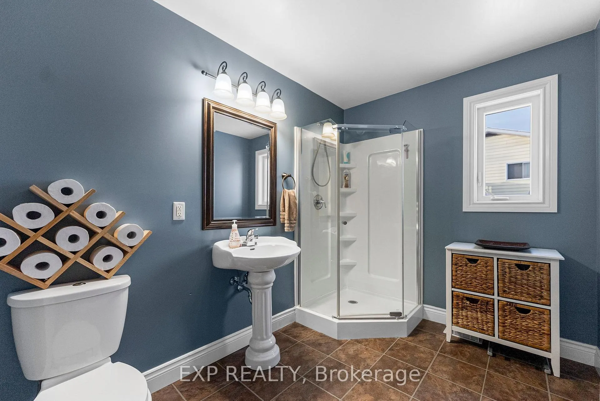 Photo 17 of 395 Lisgar Avenue, Renfrew — HOMEH