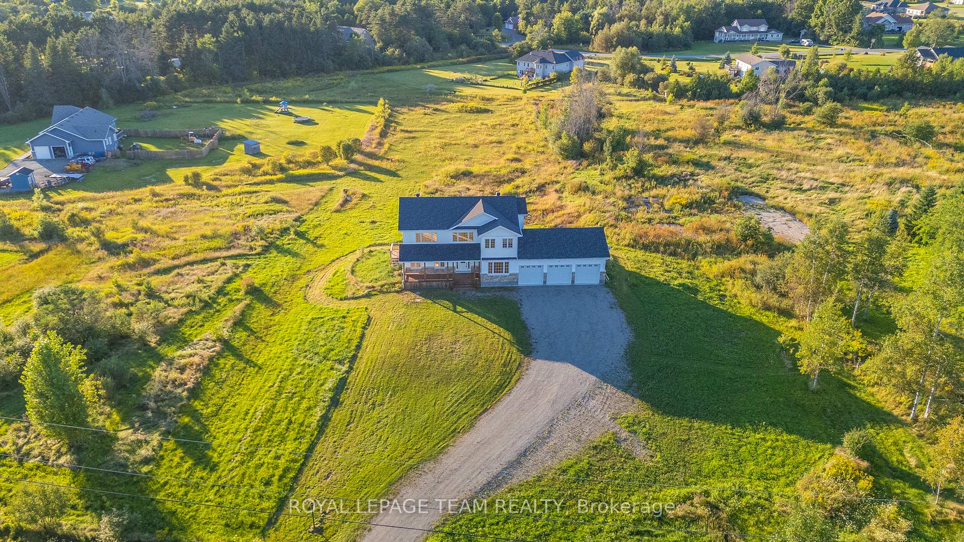 Photo 2 of 1124 Perth Road, Beckwith, Beckwith Twp — HOMEH