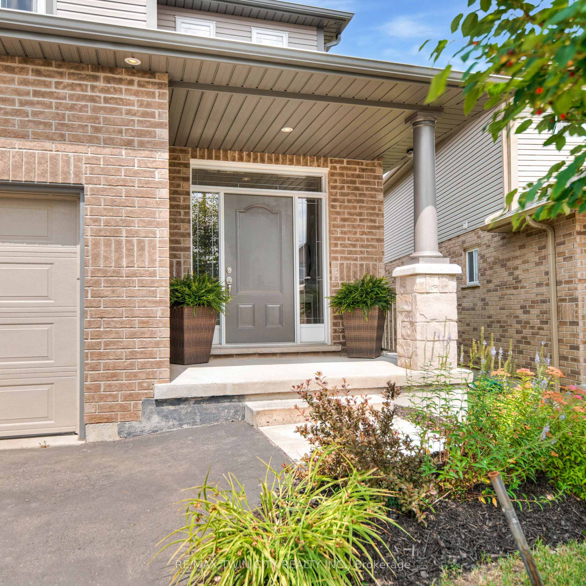 Photo 3 of 455 Twinleaf Street, Waterloo — HOMEH