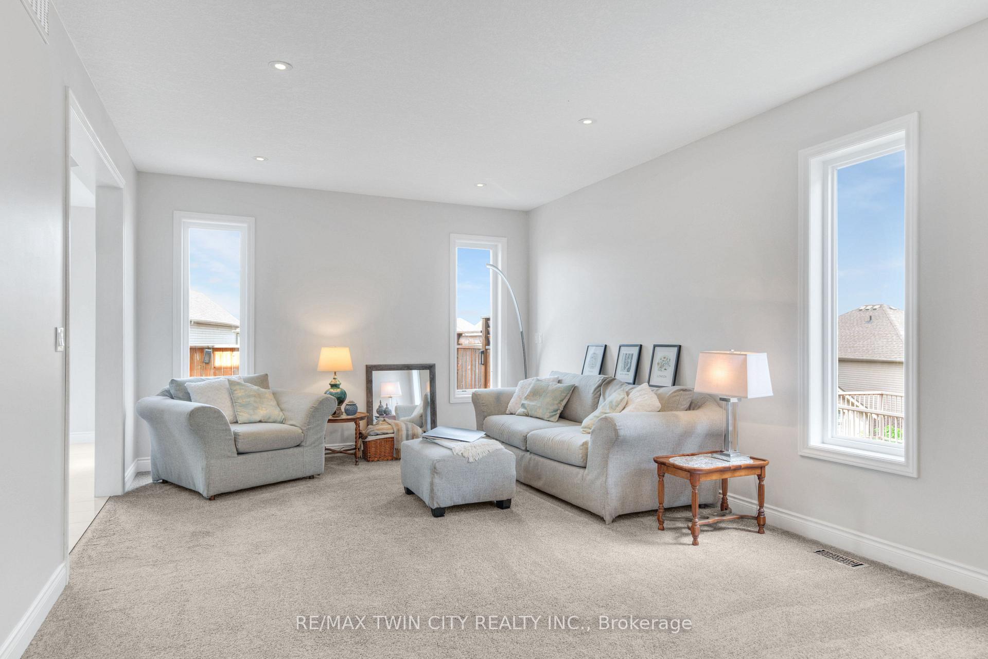 Photo 11 of 455 Twinleaf Street, Waterloo — HOMEH