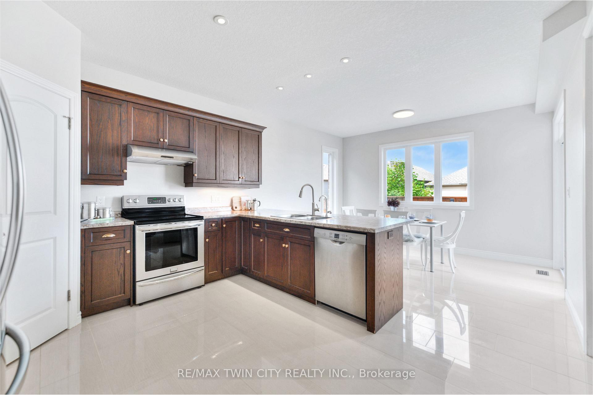 Photo 15 of 455 Twinleaf Street, Waterloo — HOMEH