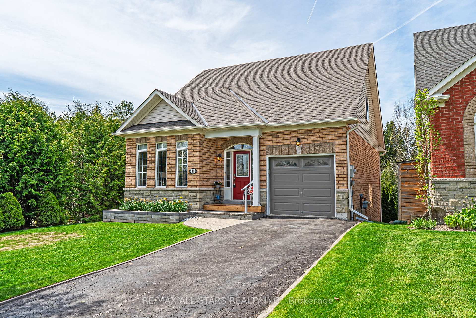 Photo 1 of 31 Meadow's End Crescent, Uxbridge — HOMEH