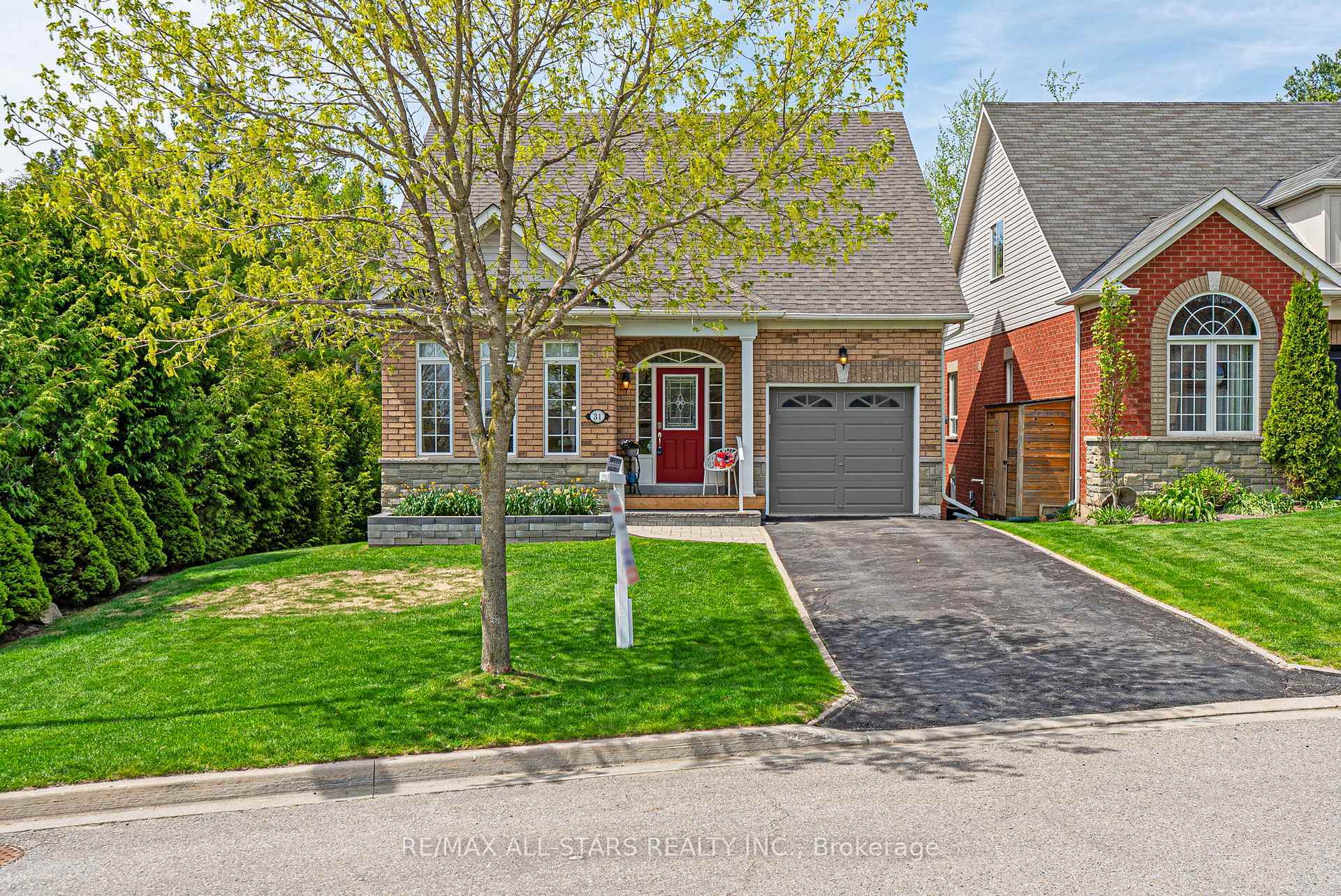 Photo 2 of 31 Meadow's End Crescent, Uxbridge — HOMEH