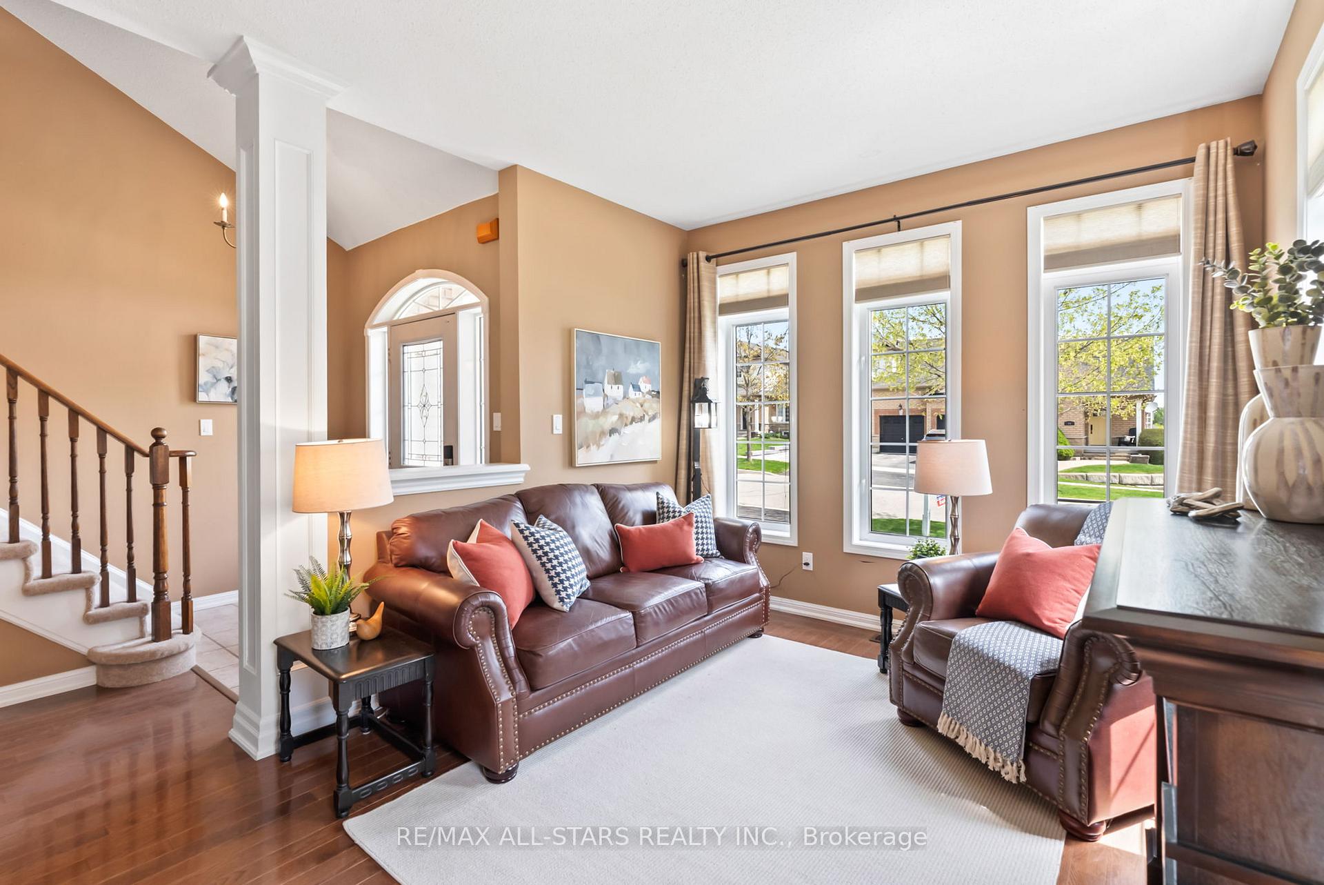 Photo 5 of 31 Meadow's End Crescent, Uxbridge — HOMEH