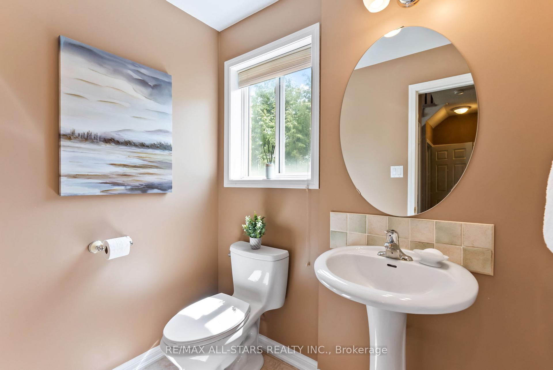 Photo 9 of 31 Meadow's End Crescent, Uxbridge — HOMEH