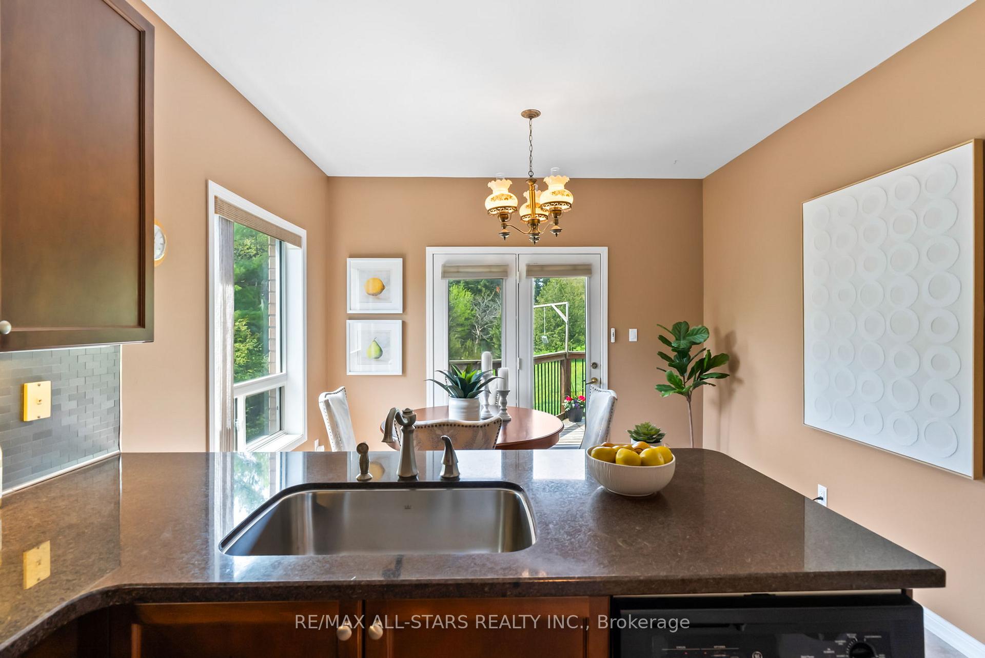 Photo 12 of 31 Meadow's End Crescent, Uxbridge — HOMEH