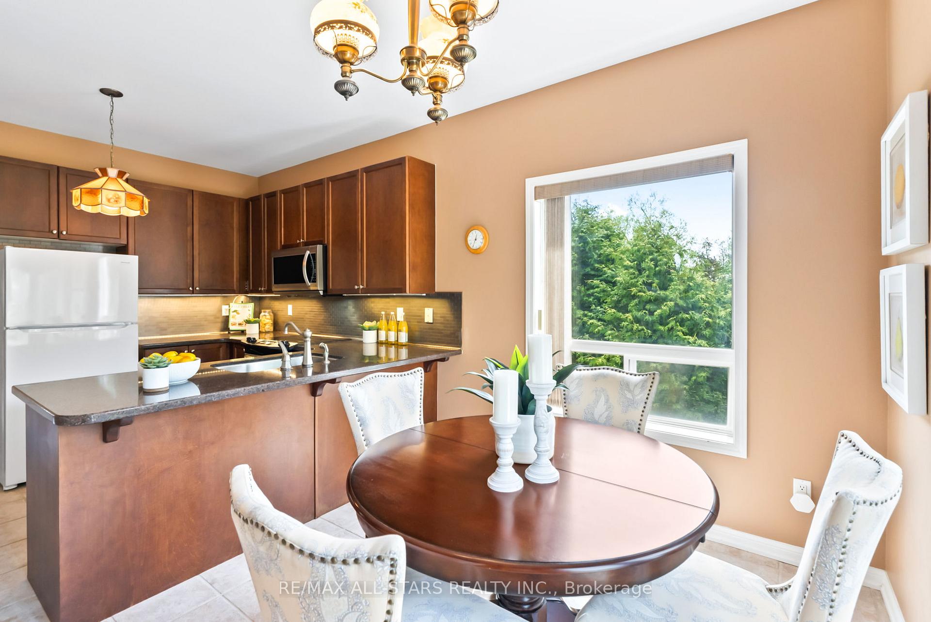 Photo 13 of 31 Meadow's End Crescent, Uxbridge — HOMEH
