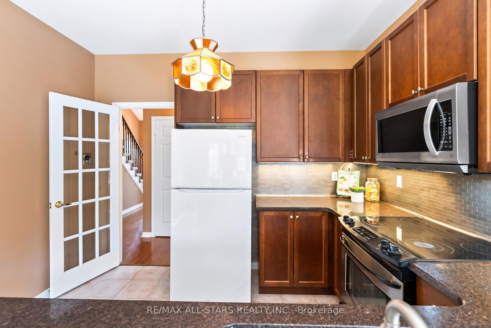 Photo 14 of 31 Meadow's End Crescent, Uxbridge — HOMEH