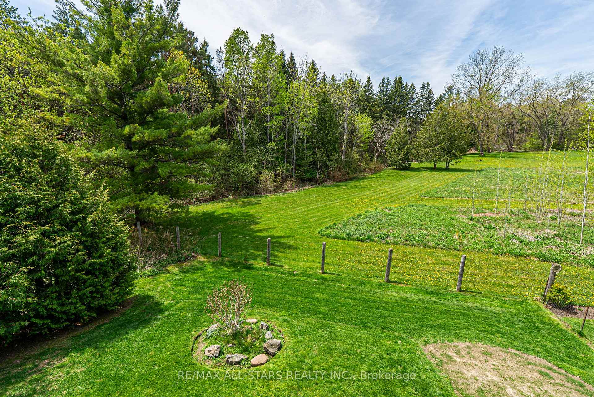 Photo 17 of 31 Meadow's End Crescent, Uxbridge — HOMEH