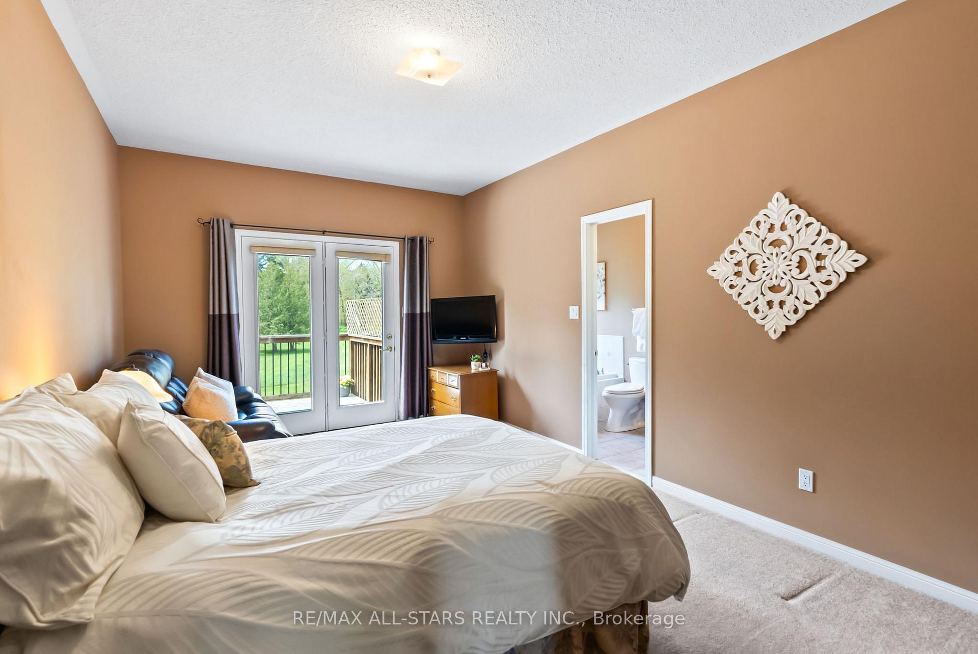 Photo 18 of 31 Meadow's End Crescent, Uxbridge — HOMEH