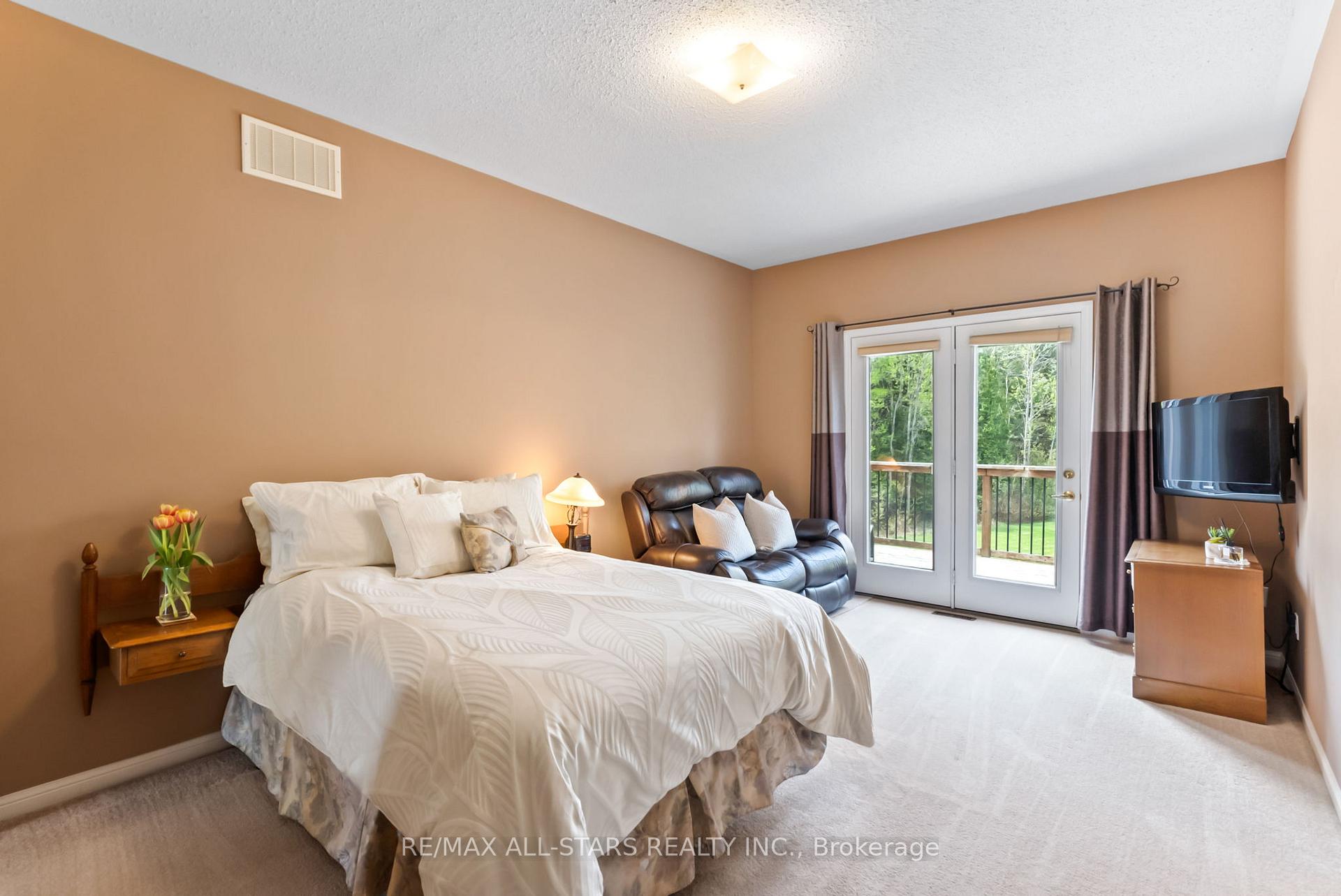 Photo 19 of 31 Meadow's End Crescent, Uxbridge — HOMEH