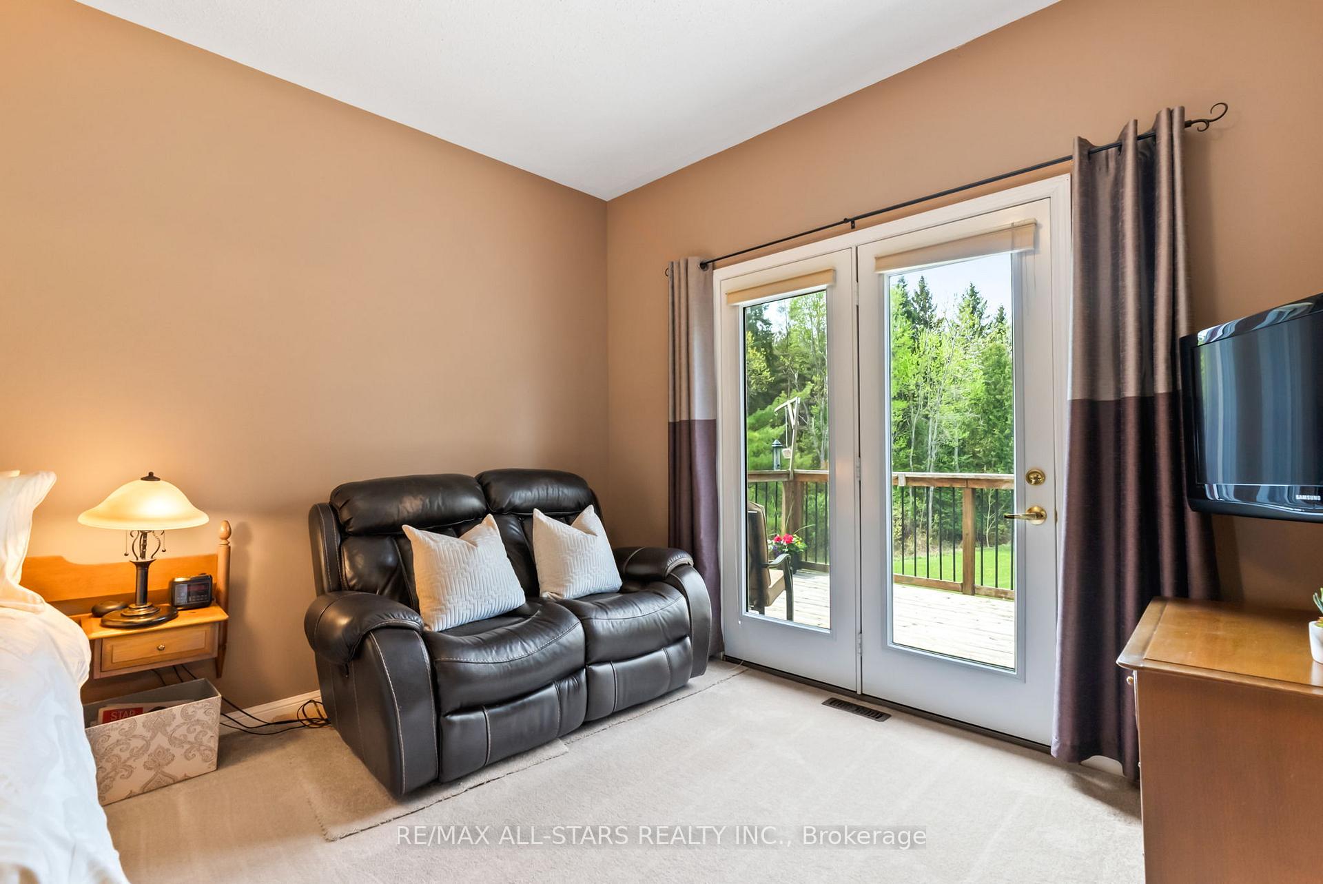 Photo 20 of 31 Meadow's End Crescent, Uxbridge — HOMEH