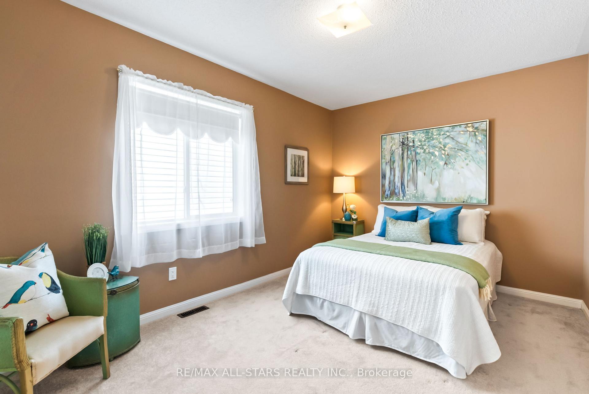 Photo 22 of 31 Meadow's End Crescent, Uxbridge — HOMEH